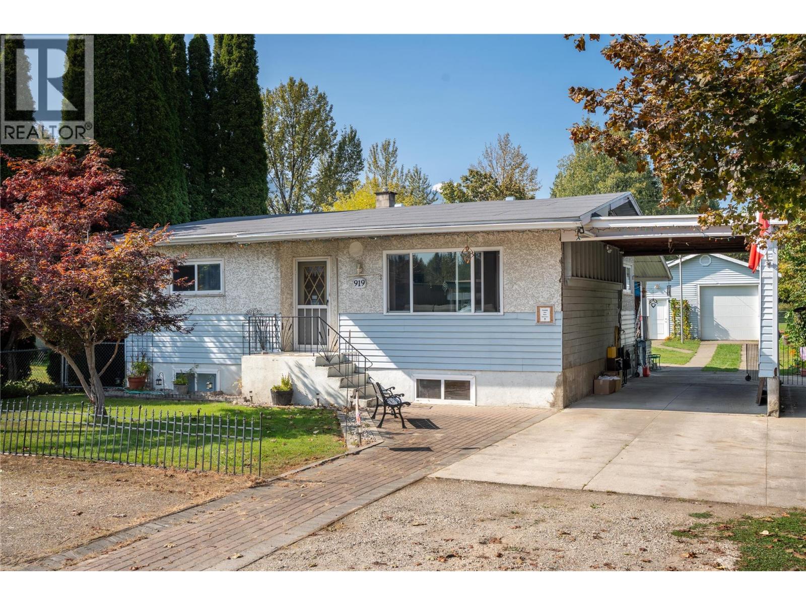 919 Downie Street, Revelstoke