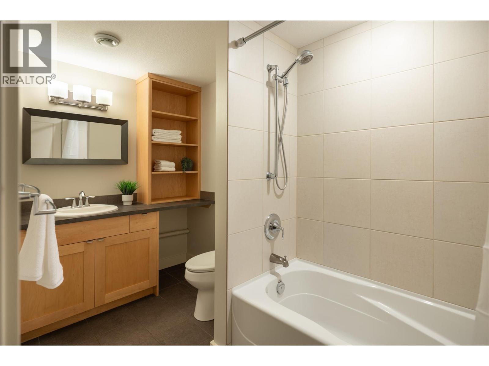  529 KNOWLES Road, Kelowna