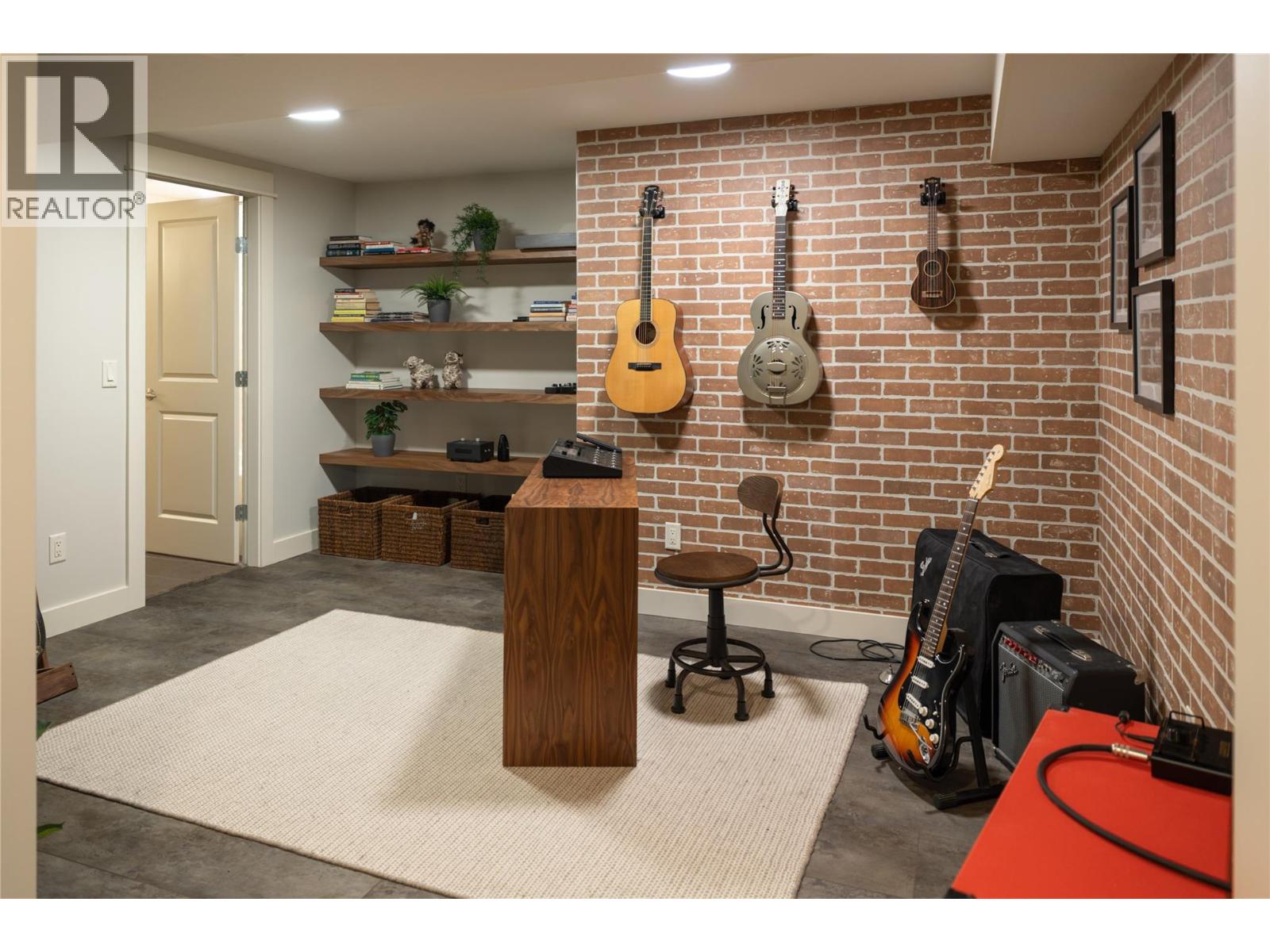  529 KNOWLES Road, Kelowna