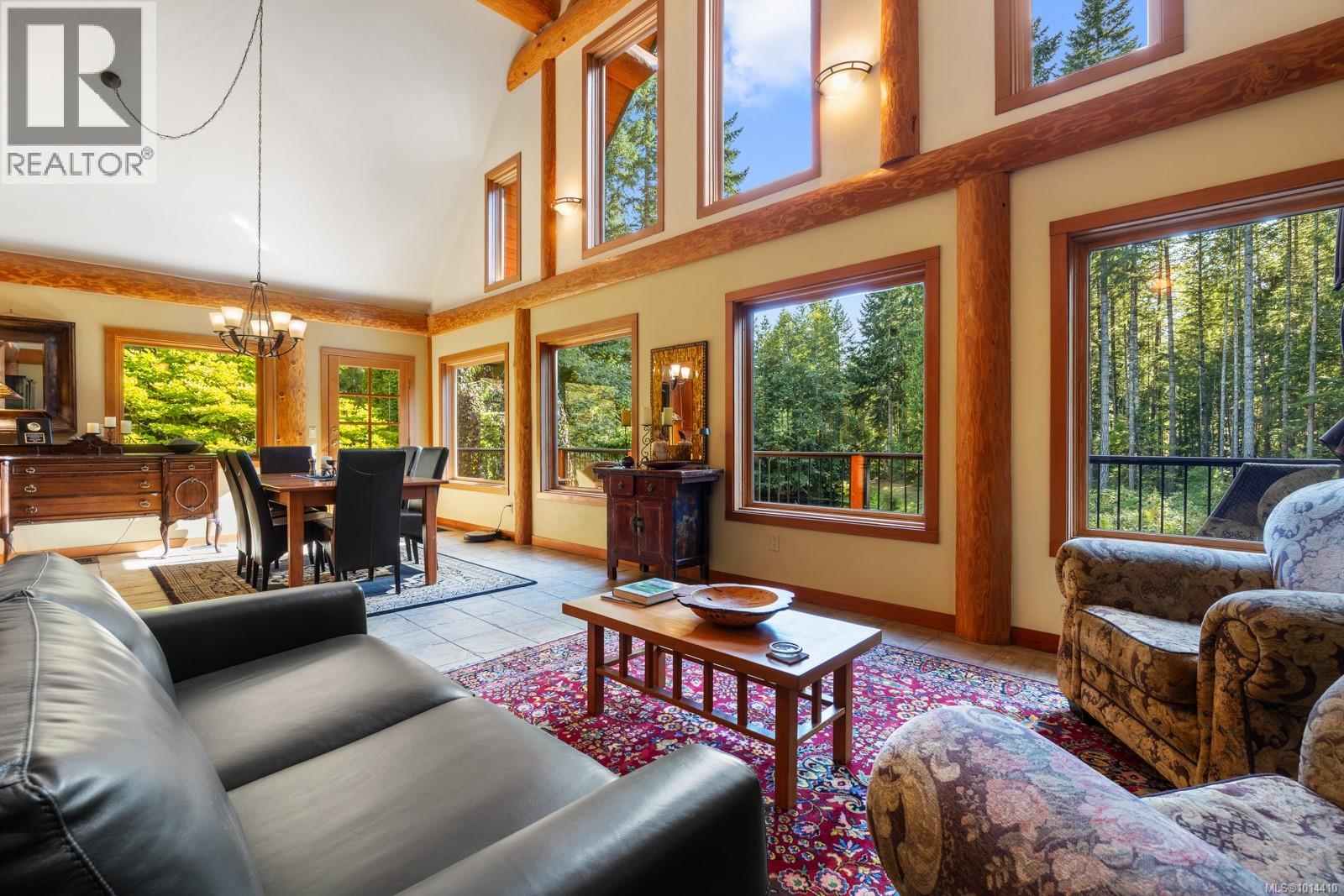 900 Spider Lake Rd, Qualicum Beach