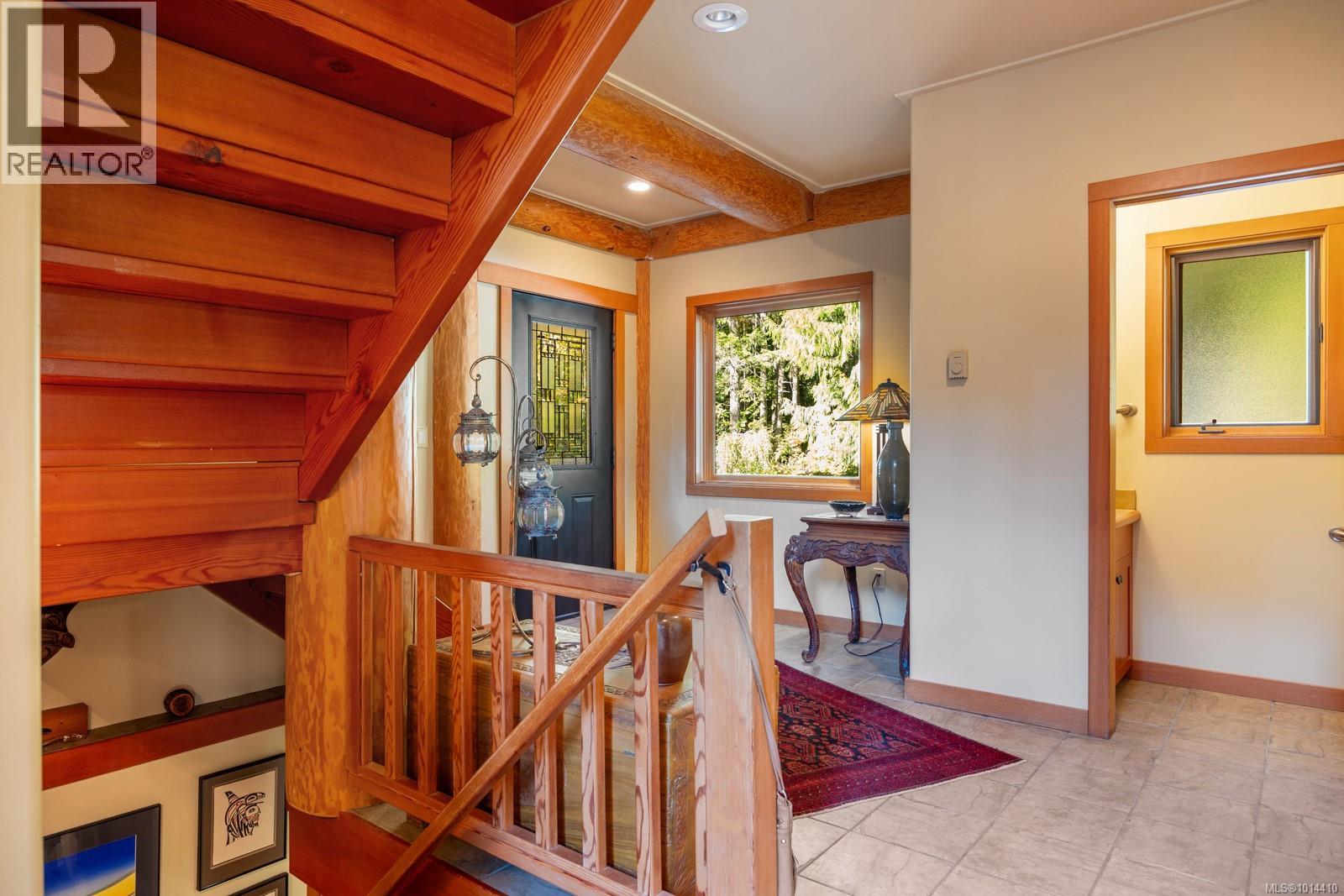 900 Spider Lake Rd, Qualicum Beach