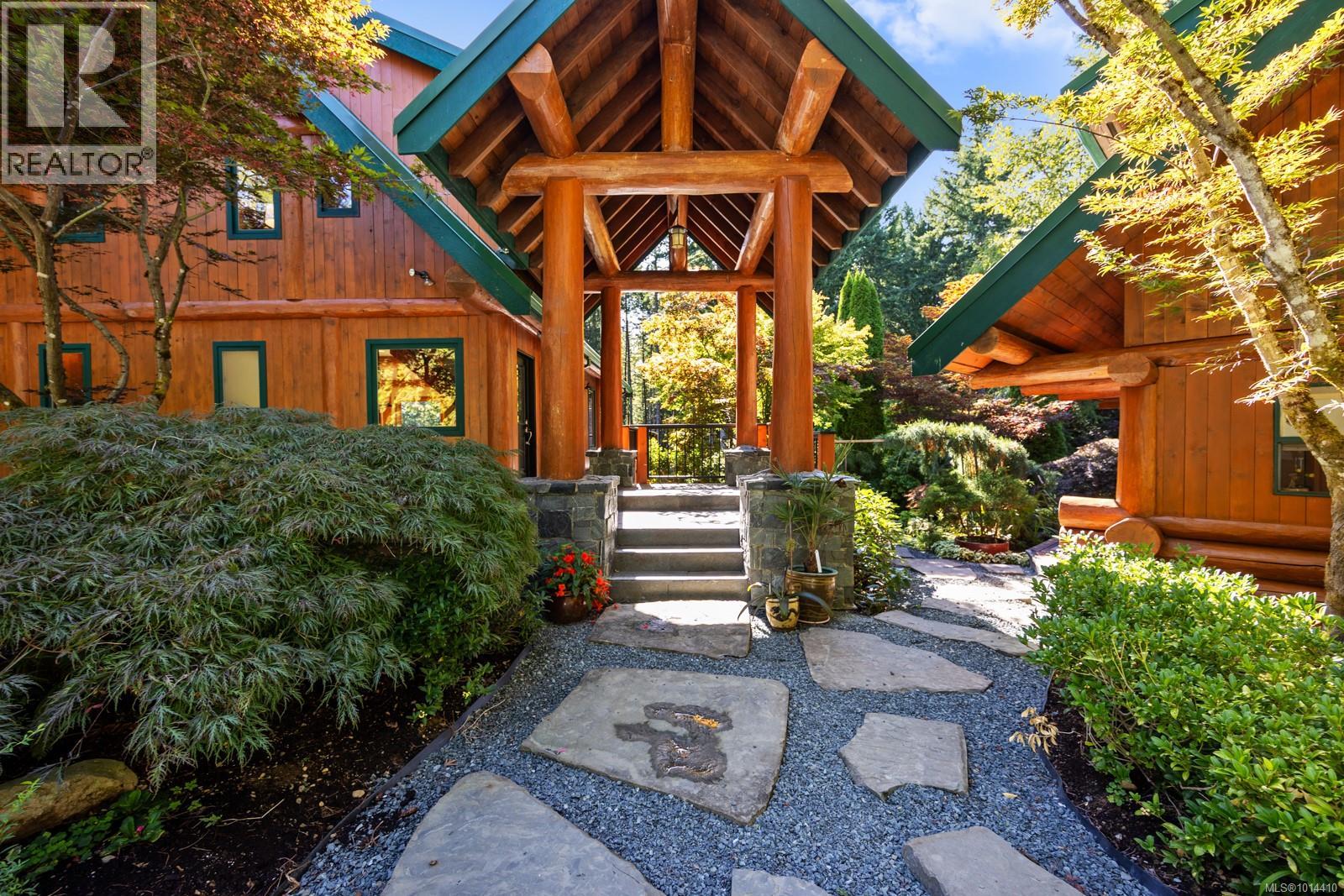 900 Spider Lake Rd, Qualicum Beach