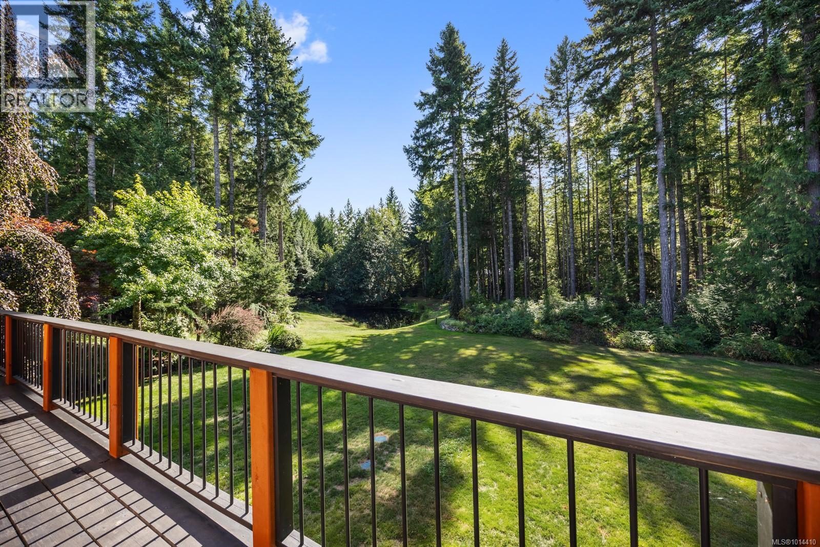 900 Spider Lake Rd, Qualicum Beach
