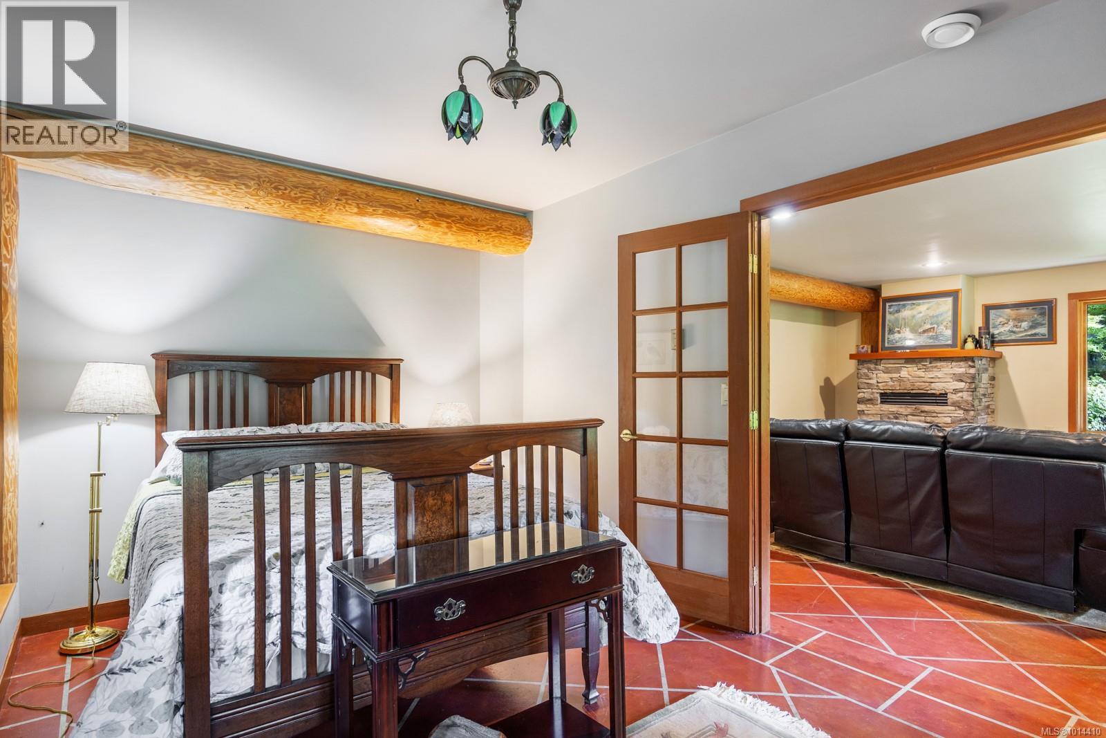 900 Spider Lake Rd, Qualicum Beach