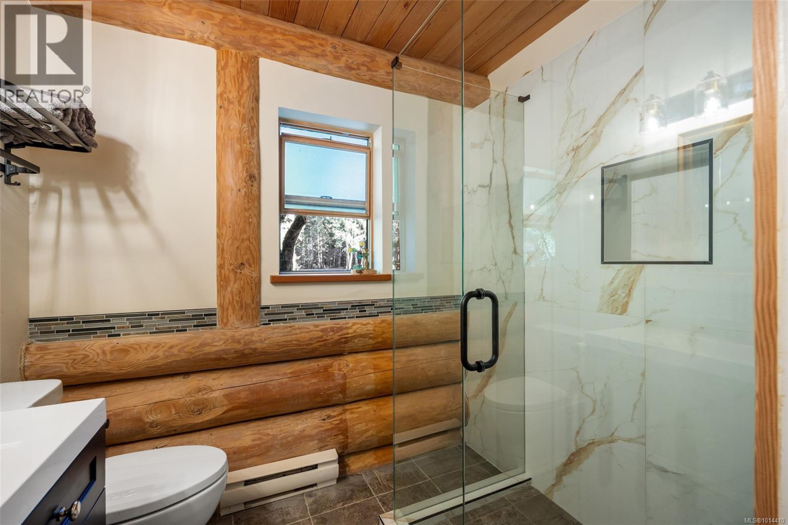 900 Spider Lake Rd, Qualicum Beach