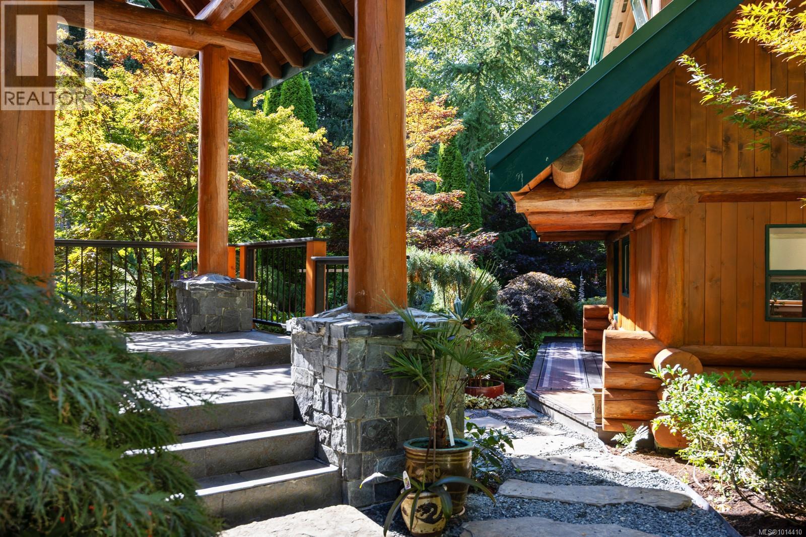 900 Spider Lake Rd, Qualicum Beach