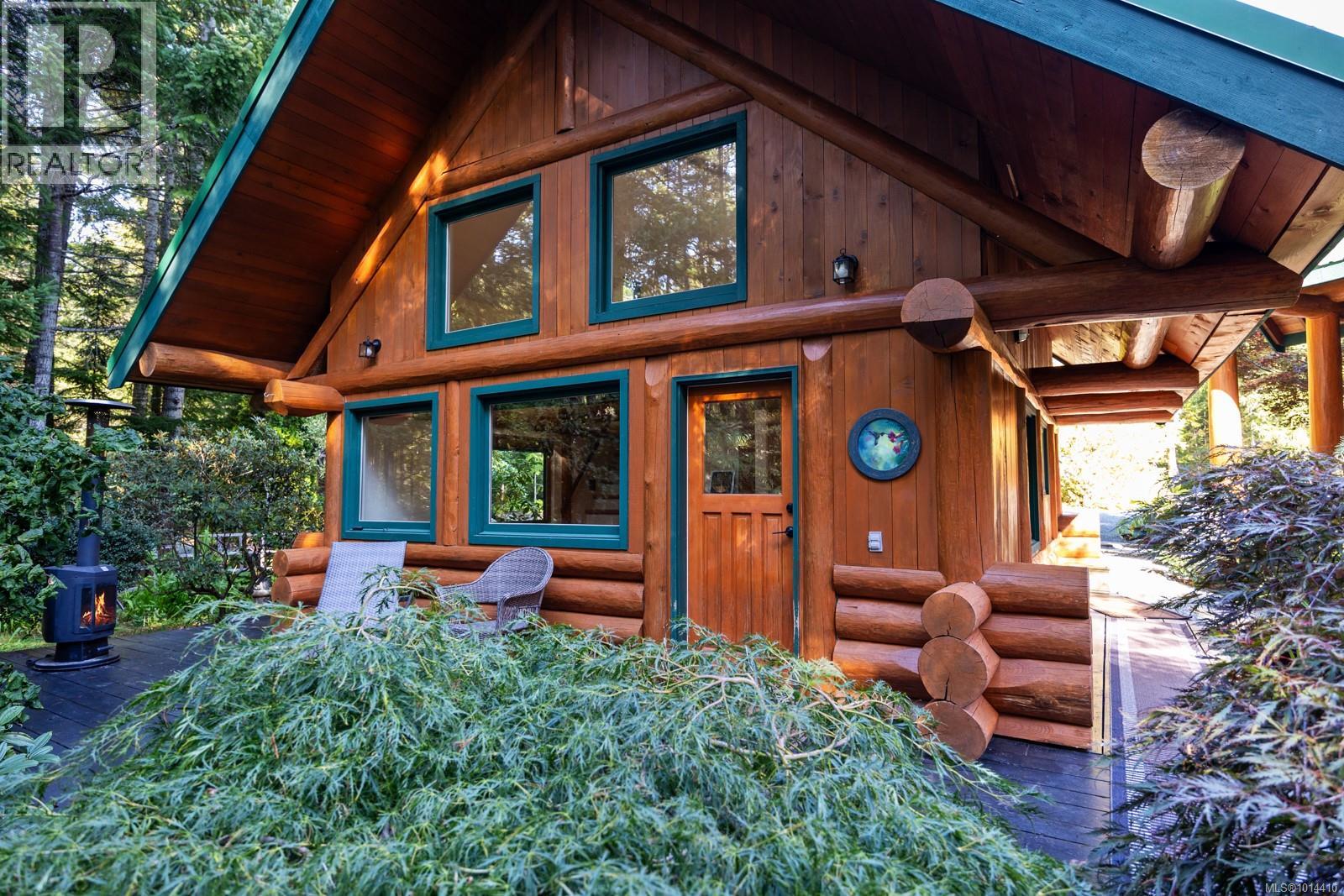 900 Spider Lake Rd, Qualicum Beach