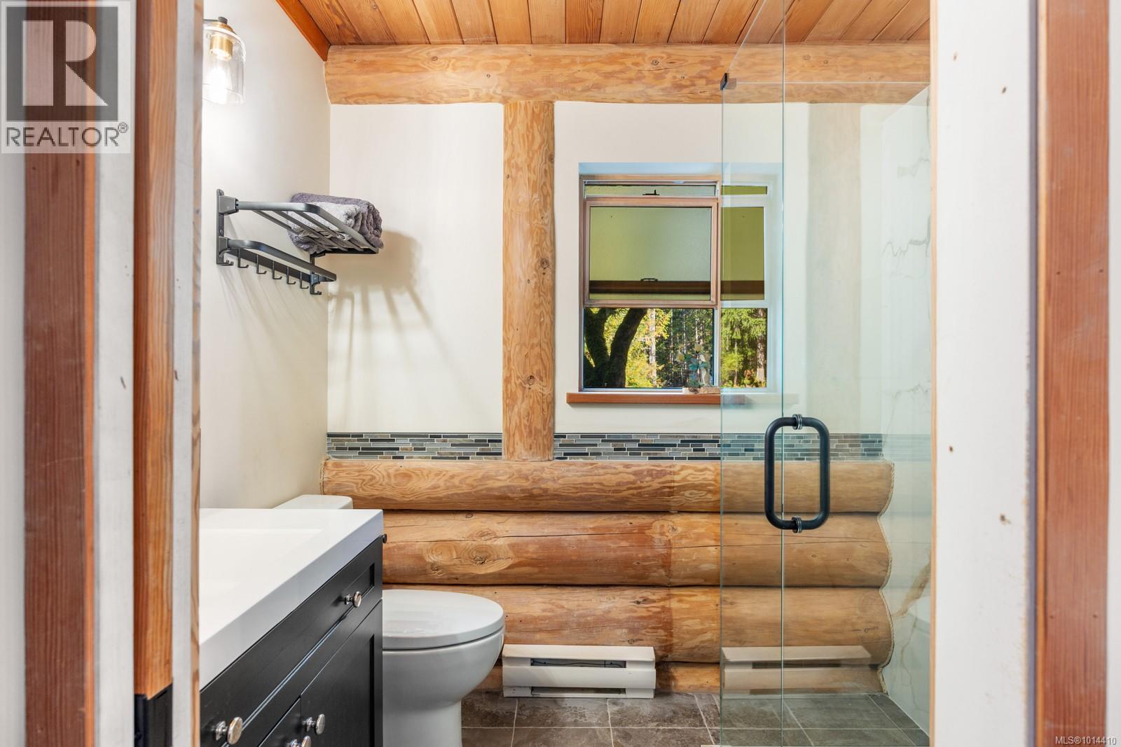 900 Spider Lake Rd, Qualicum Beach