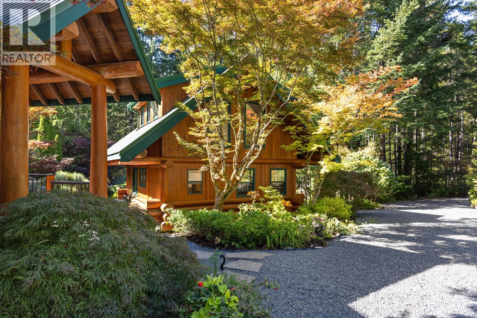 900 Spider Lake Rd, Qualicum Beach