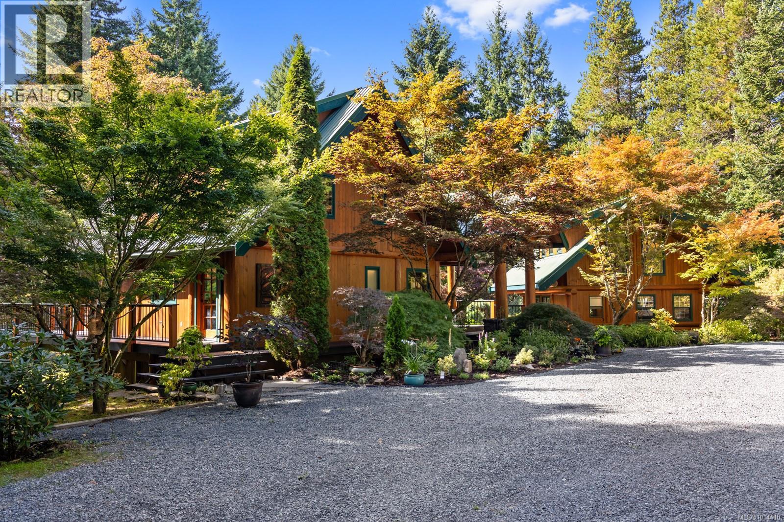 900 Spider Lake Rd, Qualicum Beach
