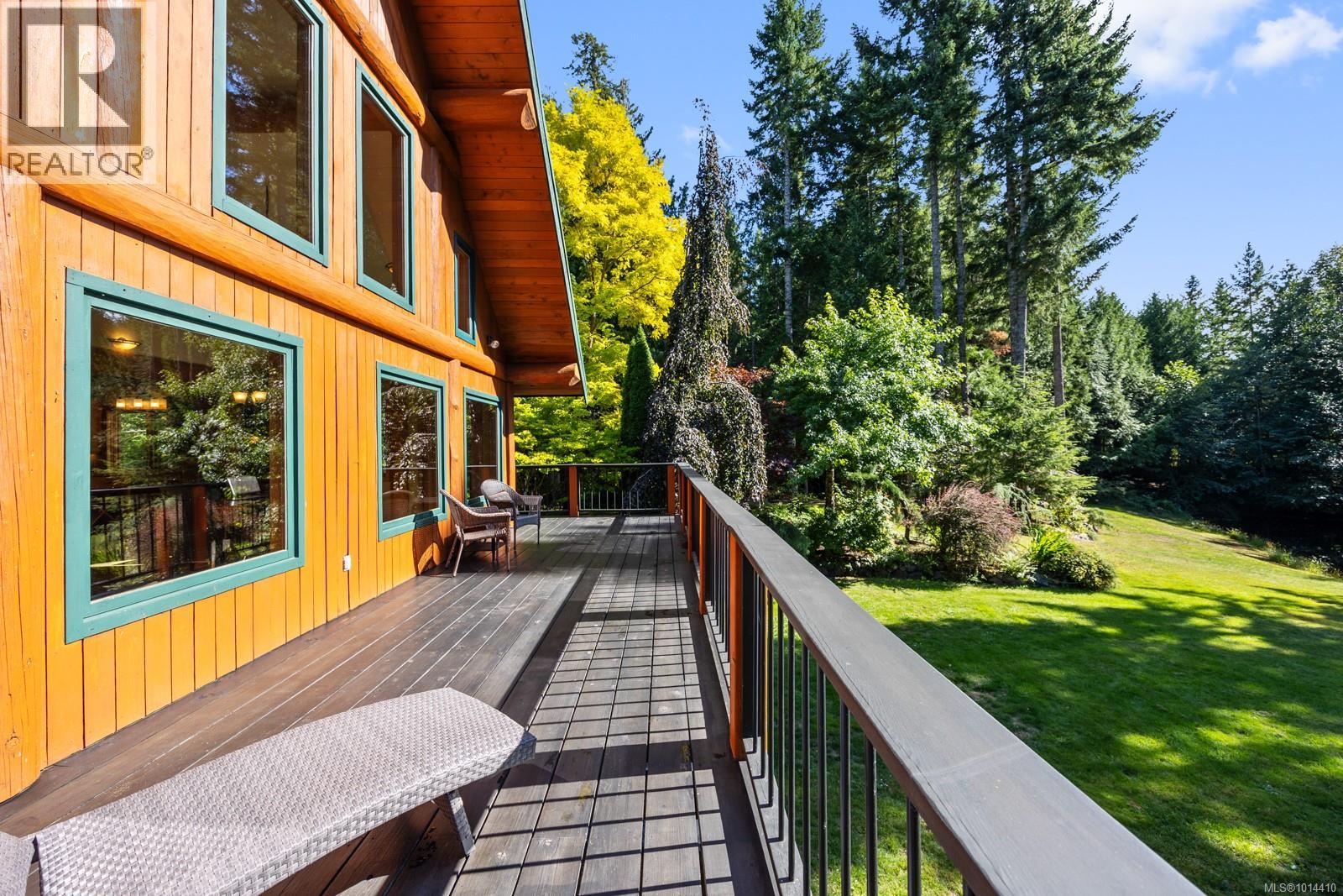 900 Spider Lake Rd, Qualicum Beach