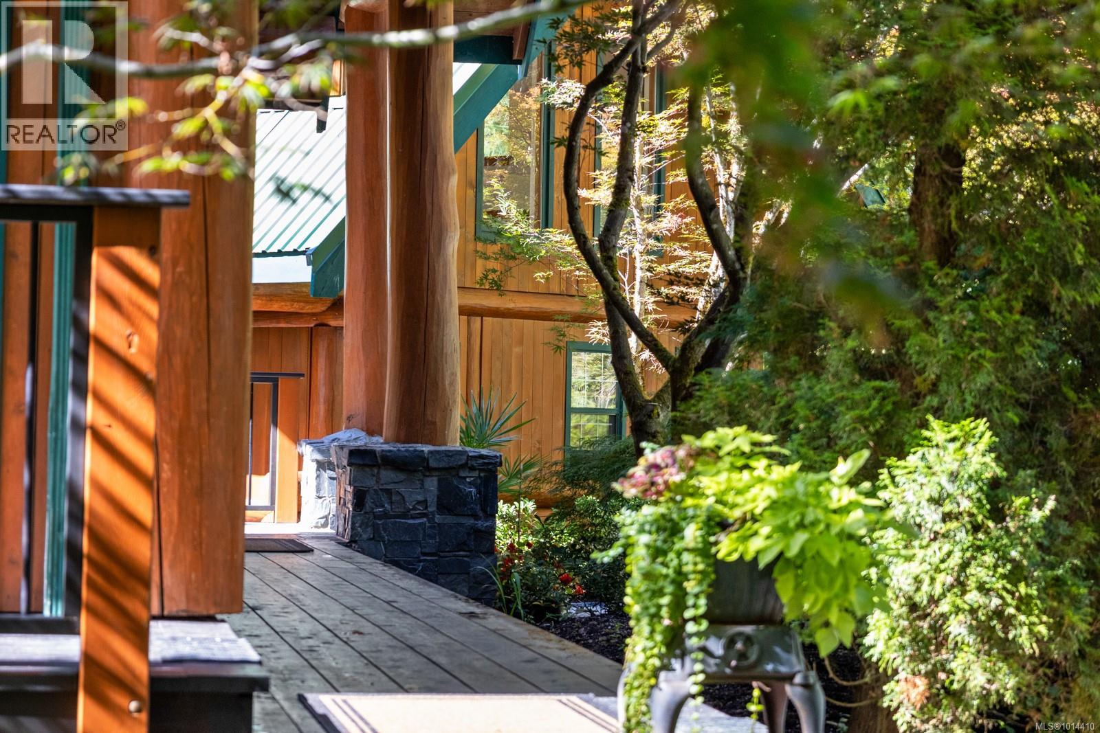 900 Spider Lake Rd, Qualicum Beach