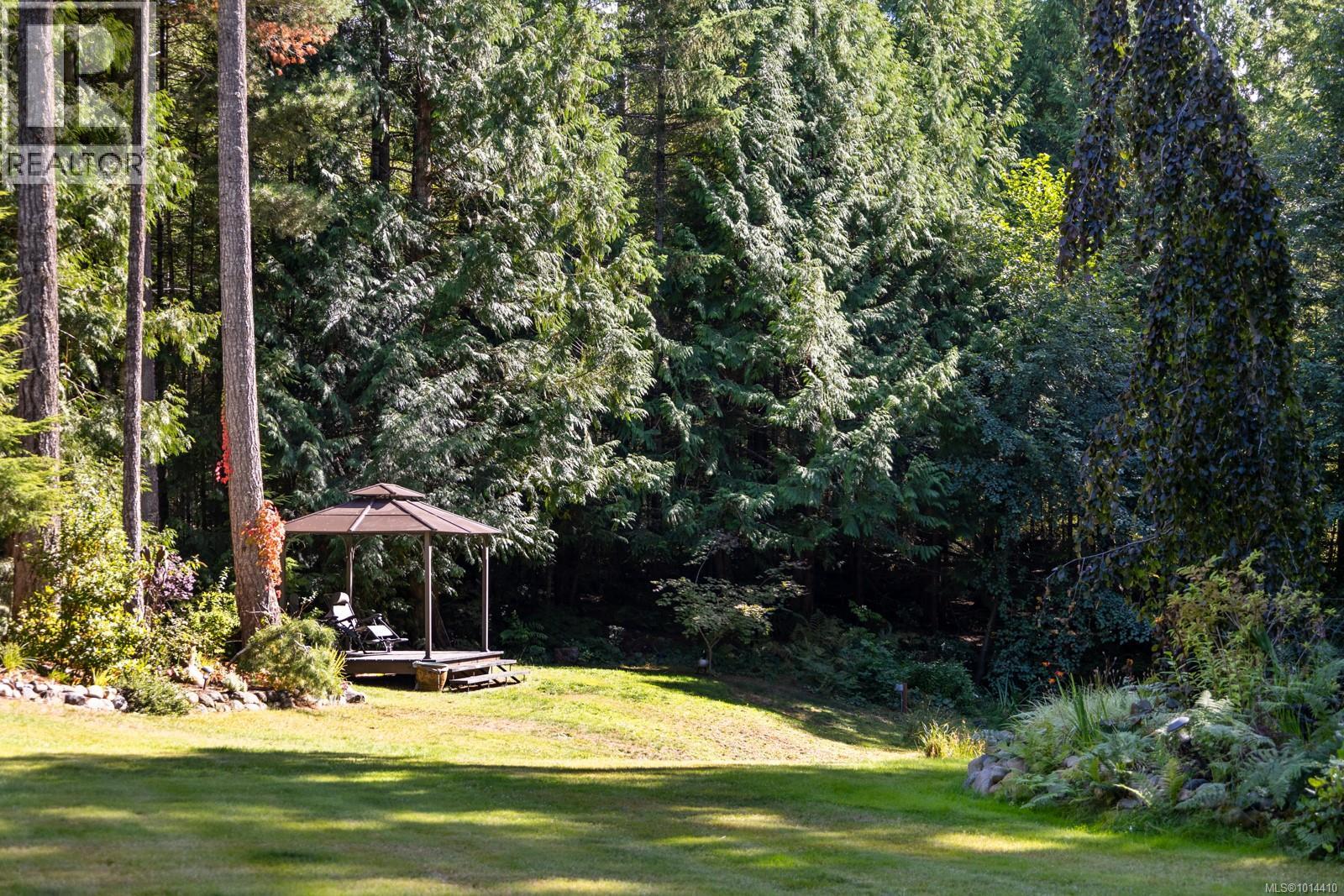 900 Spider Lake Rd, Qualicum Beach