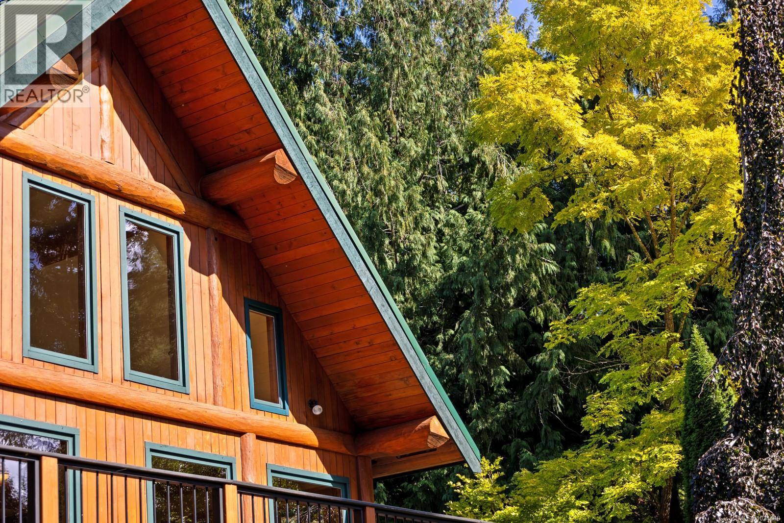 900 Spider Lake Rd, Qualicum Beach