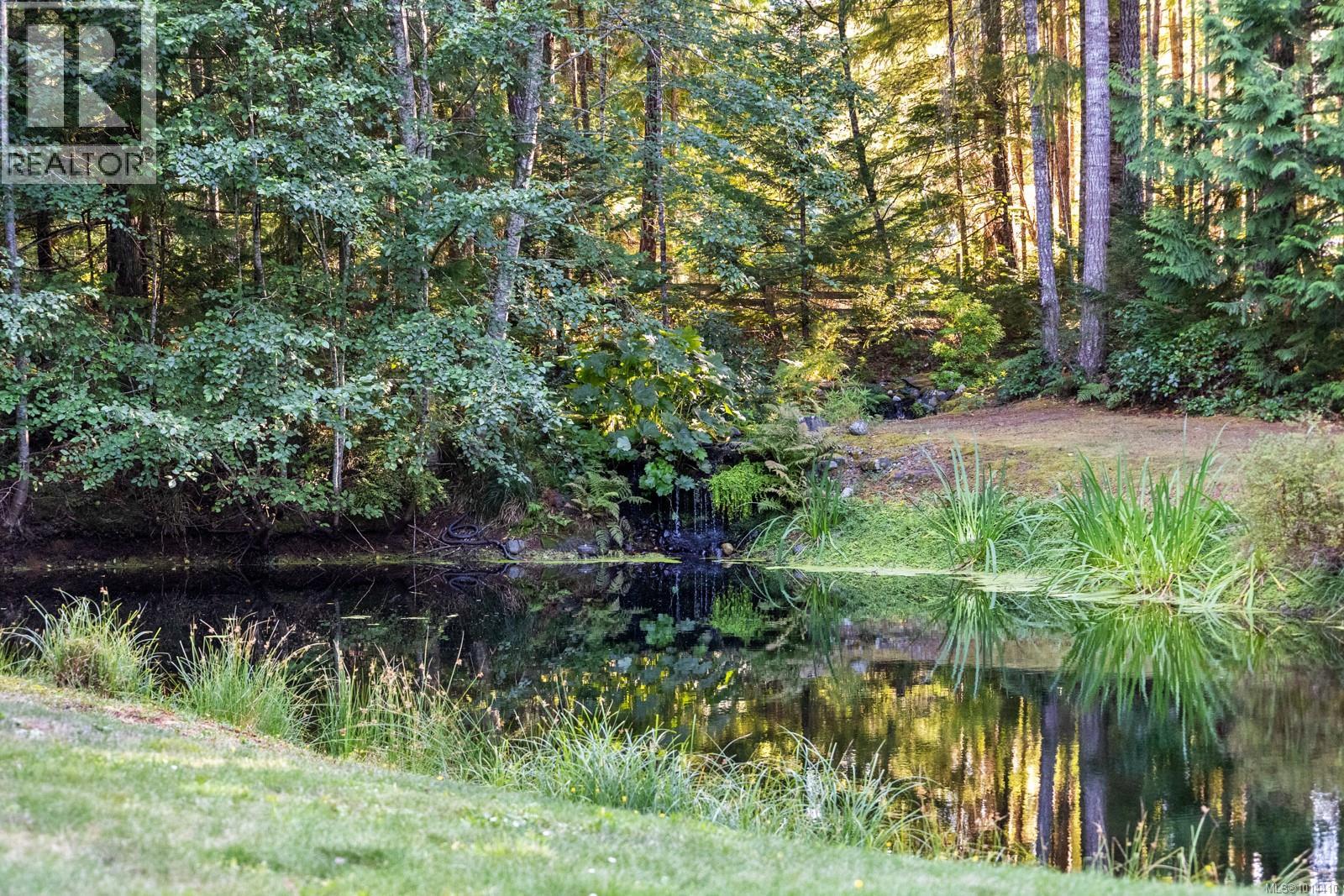 900 Spider Lake Rd, Qualicum Beach