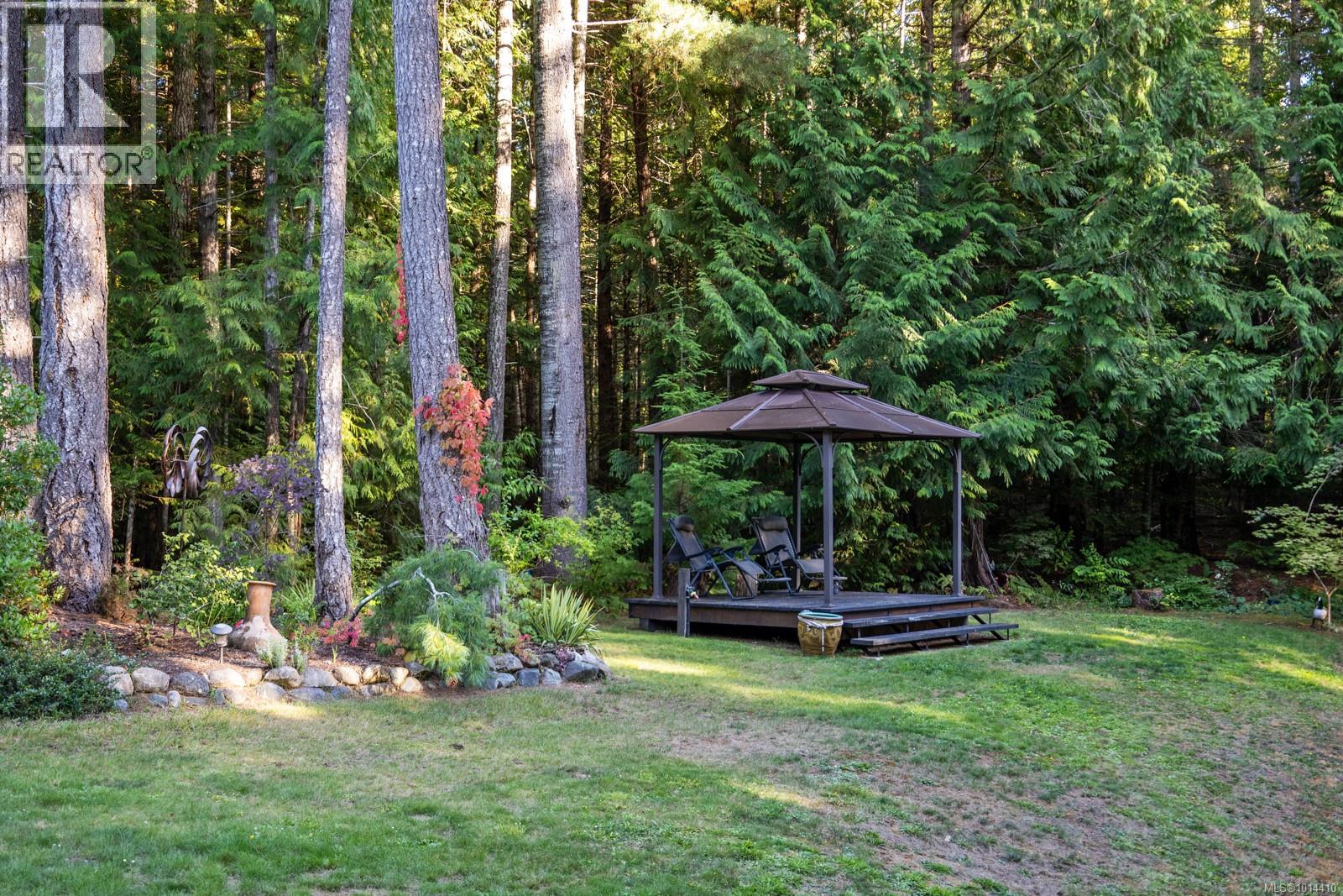 900 Spider Lake Rd, Qualicum Beach