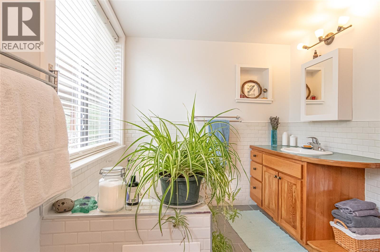 120 Heidi Pl, Salt Spring