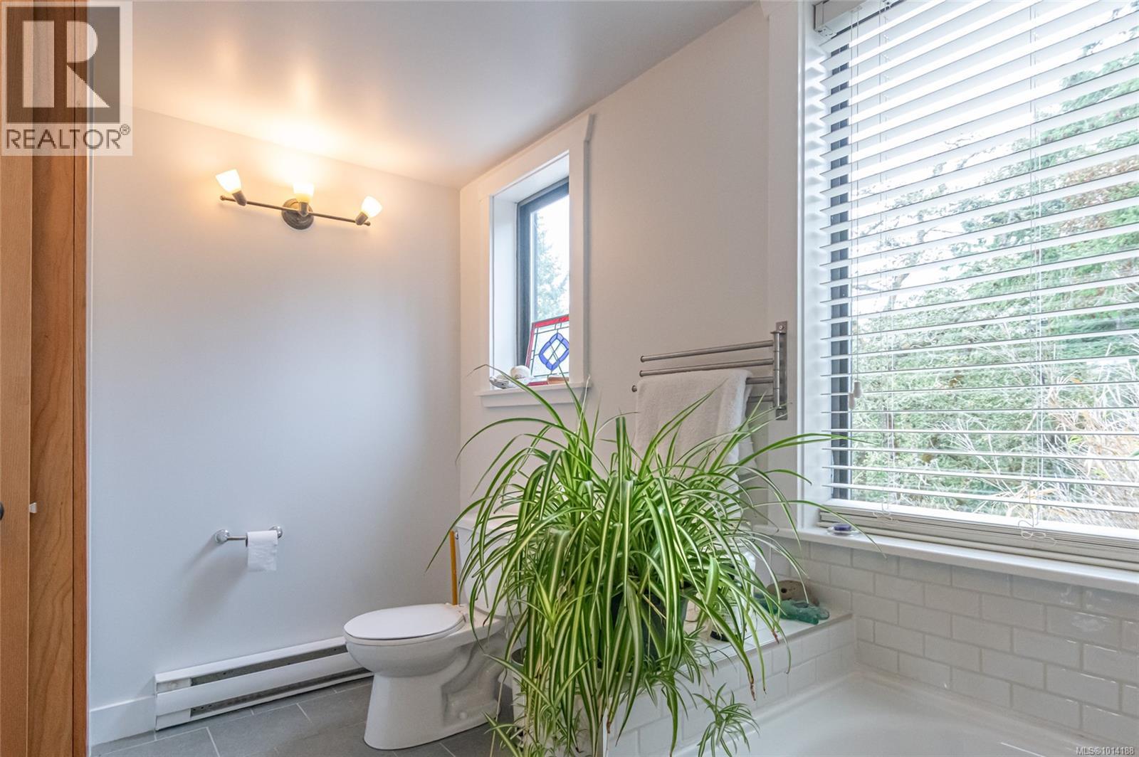 120 Heidi Pl, Salt Spring