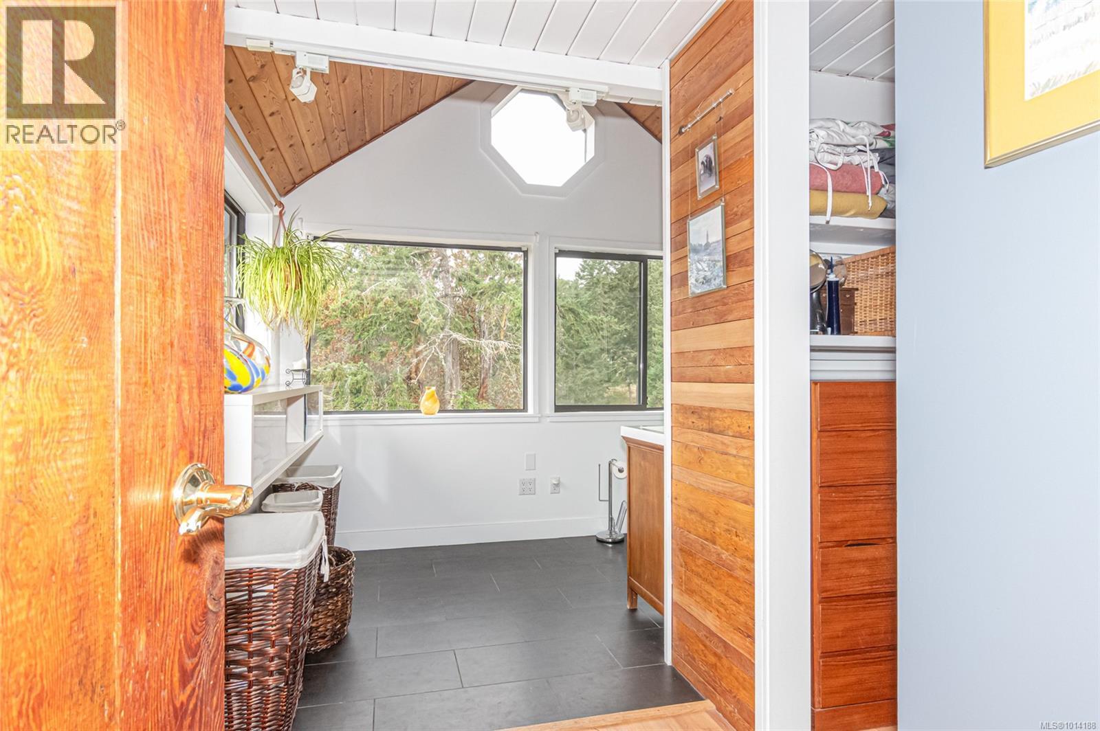 120 Heidi Pl, Salt Spring