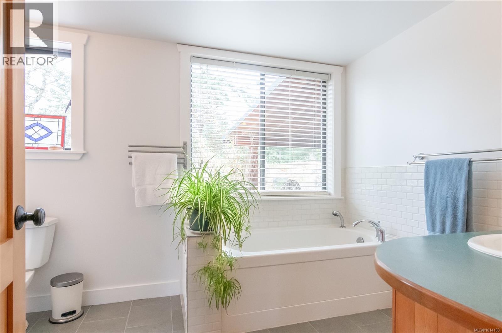 120 Heidi Pl, Salt Spring