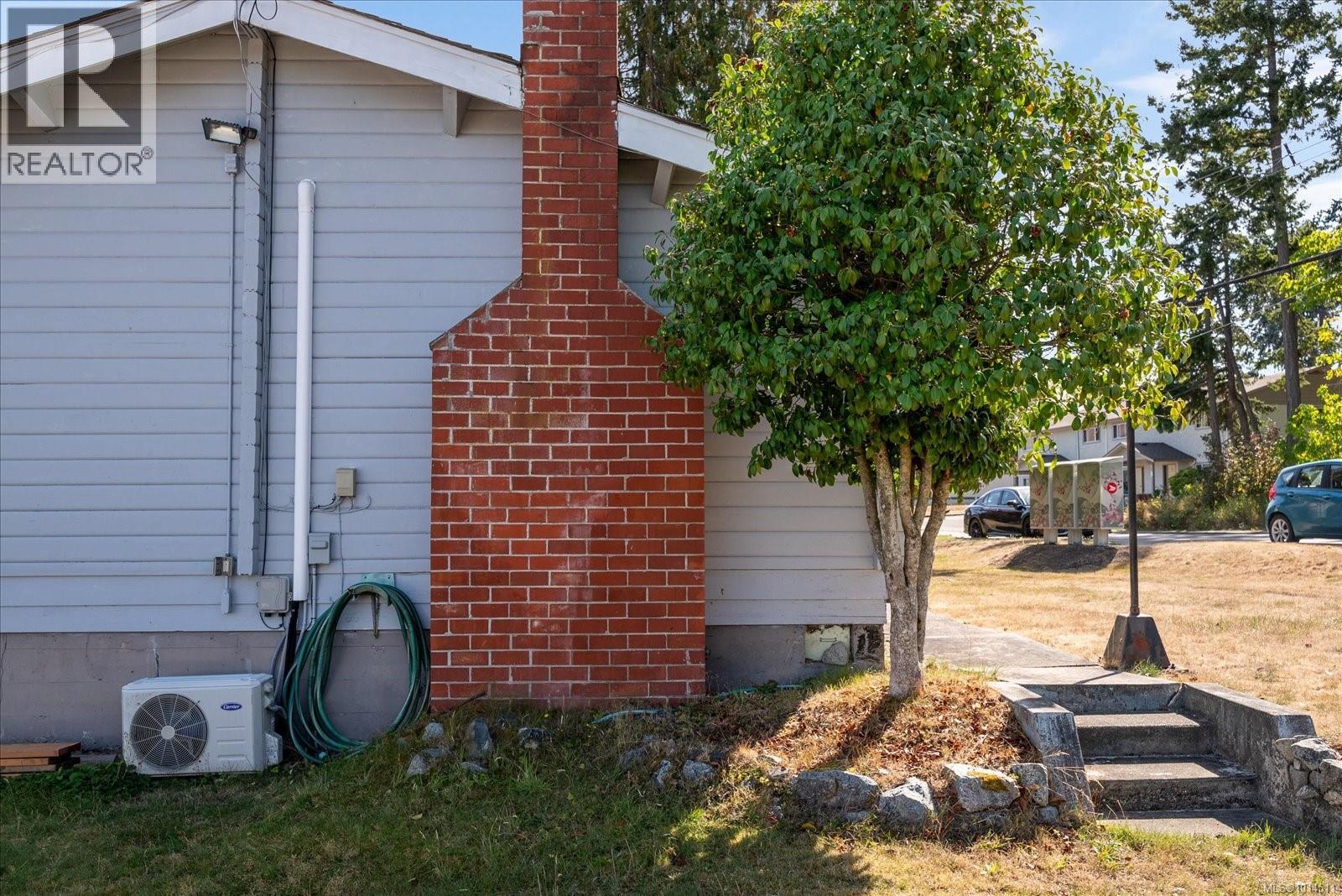 330 Temple St, Parksville