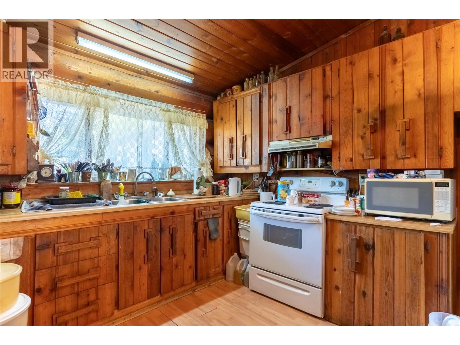 4208 North Road, Ashcroft