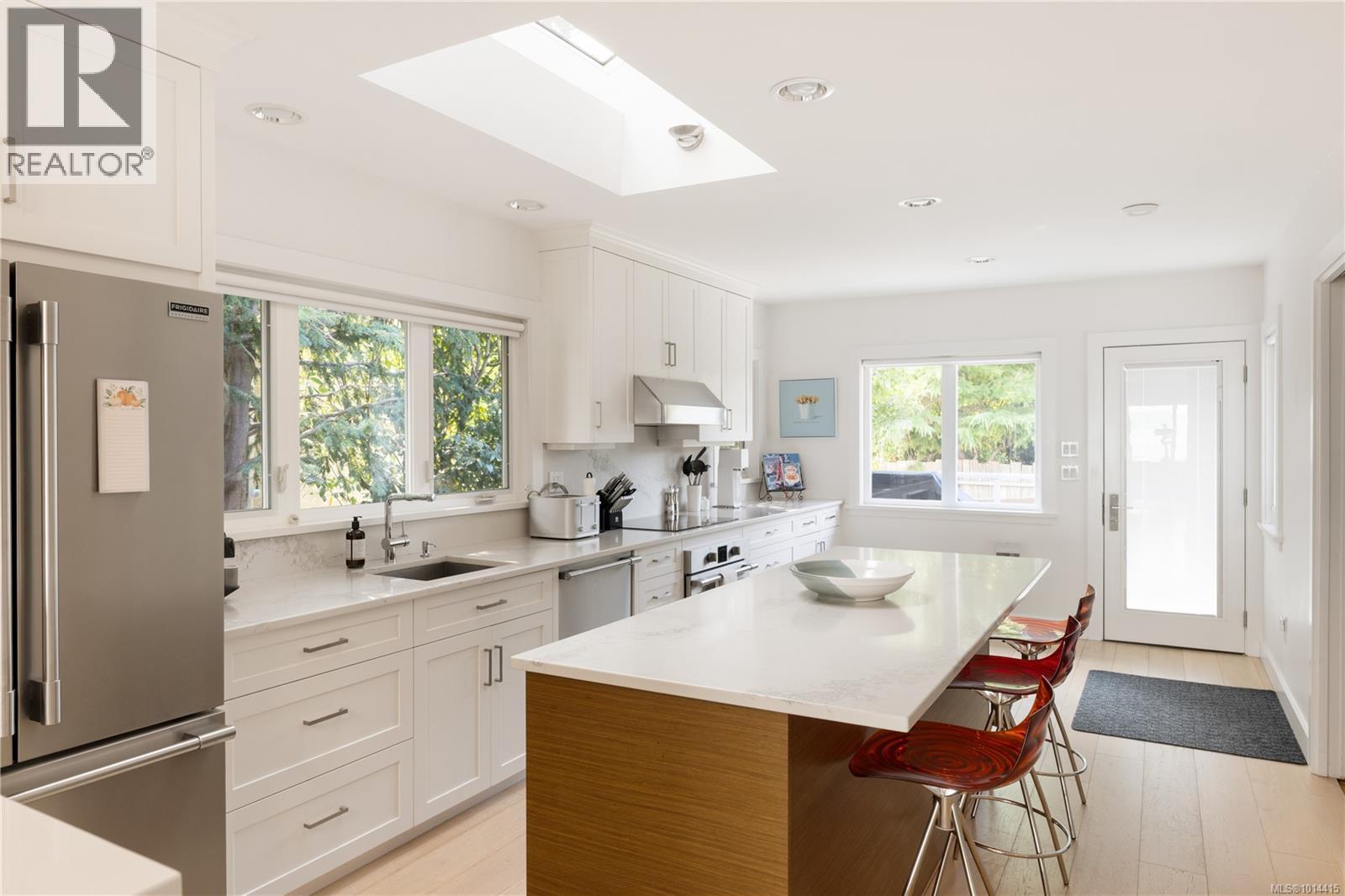 1250 Beach Drive, Oak Bay