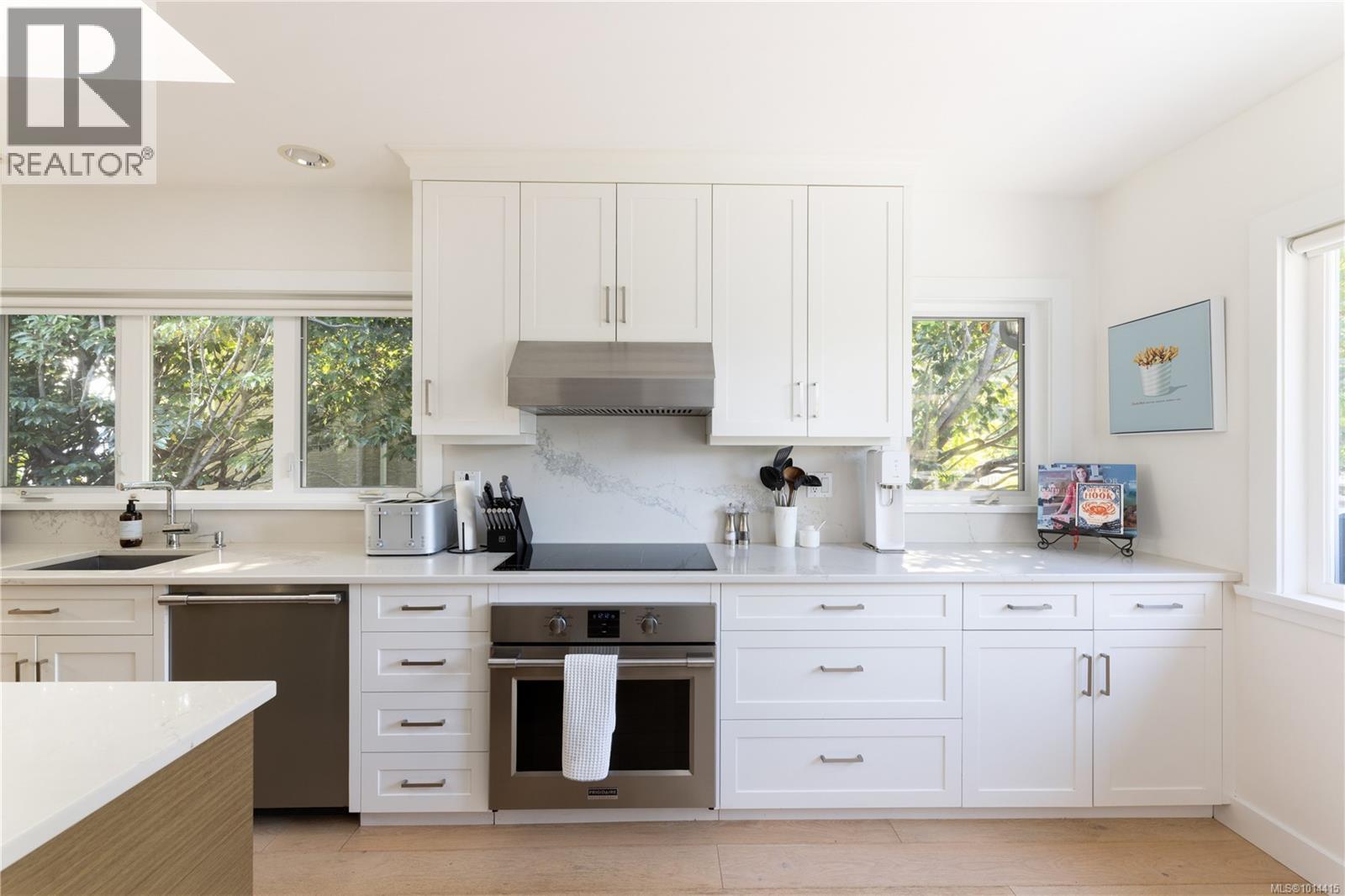  1250 Beach Drive, Oak Bay