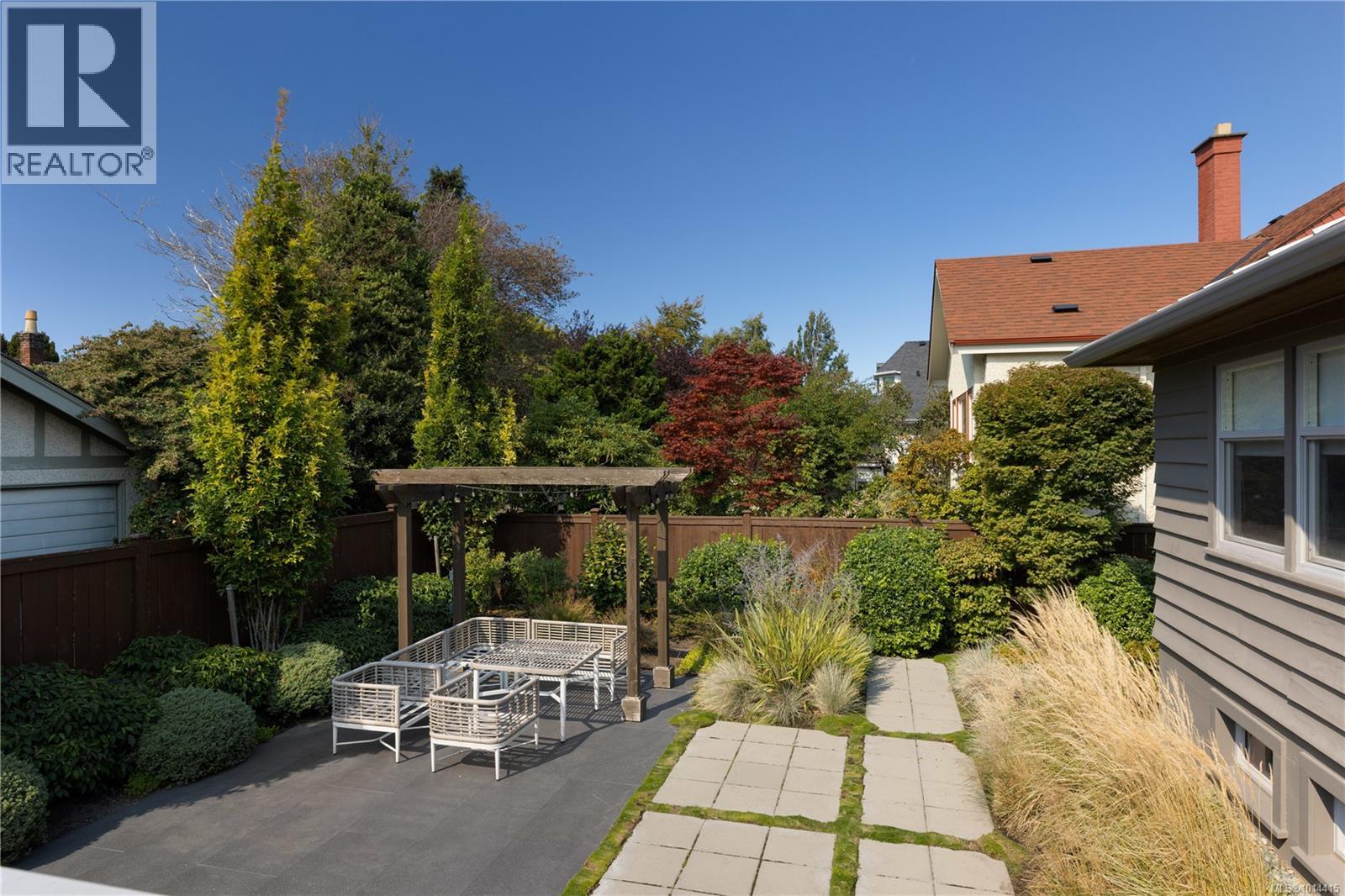  1250 Beach Drive, Oak Bay