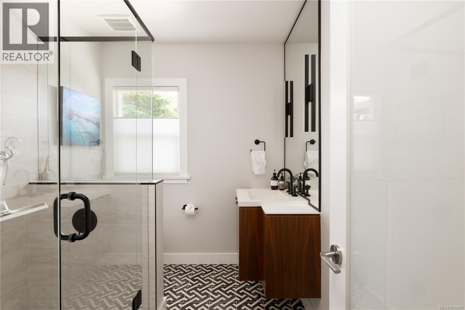  1250 Beach Drive, Oak Bay