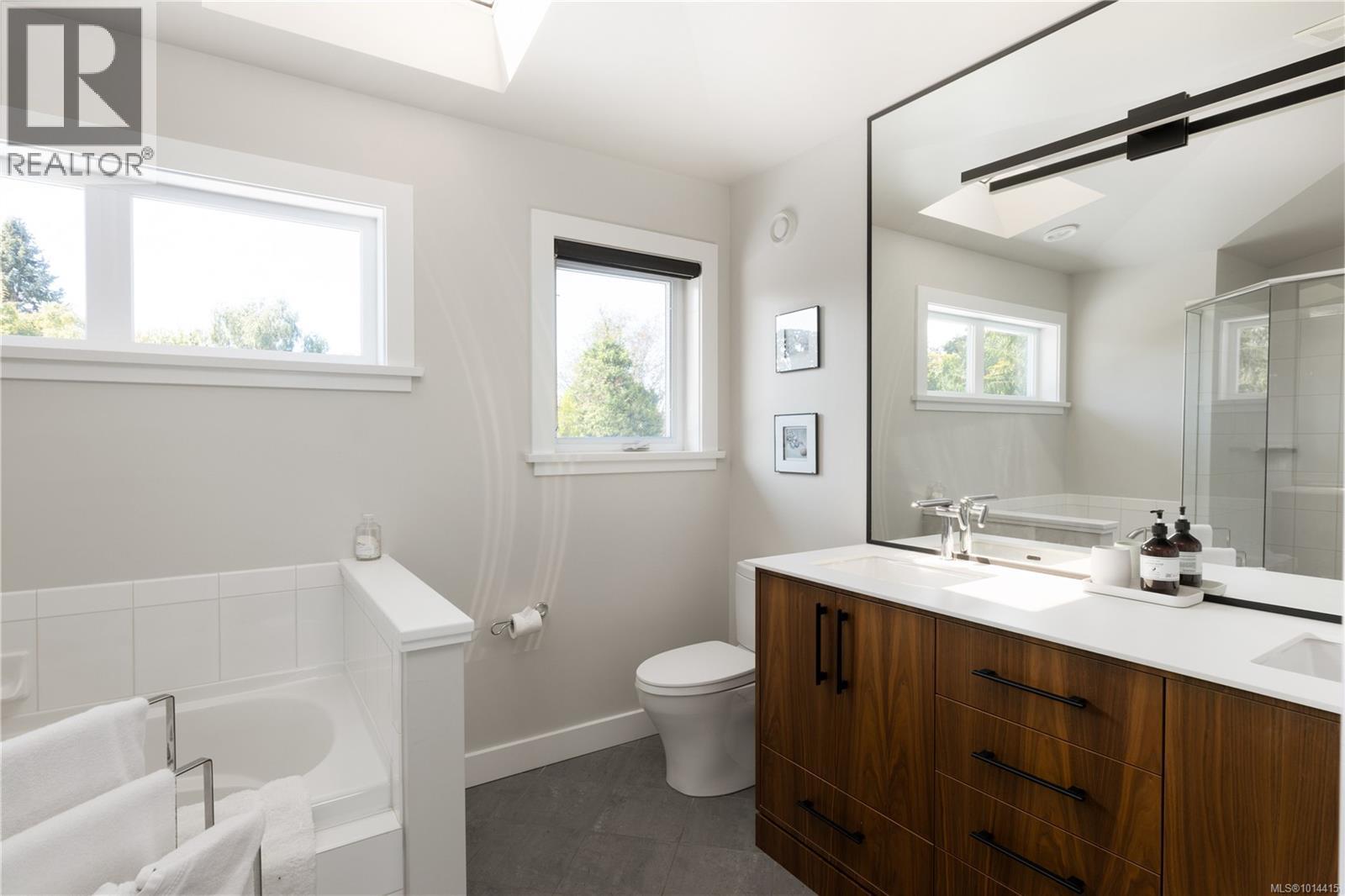  1250 Beach Drive, Oak Bay