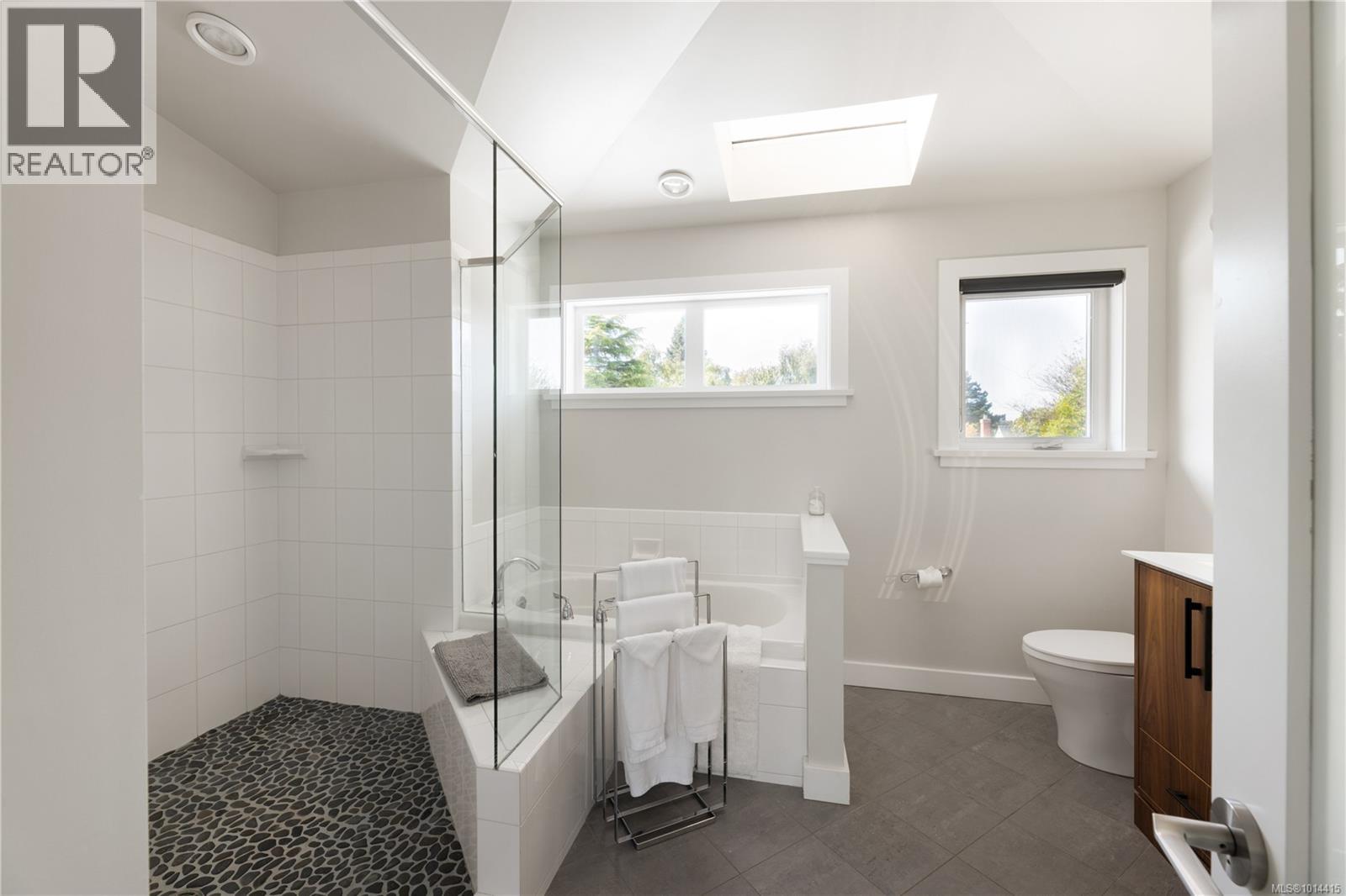  1250 Beach Drive, Oak Bay