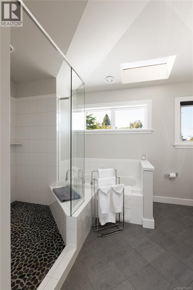  1250 Beach Drive, Oak Bay