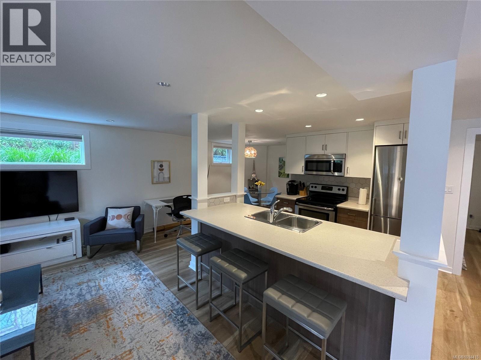 1250 Beach Drive, Oak Bay