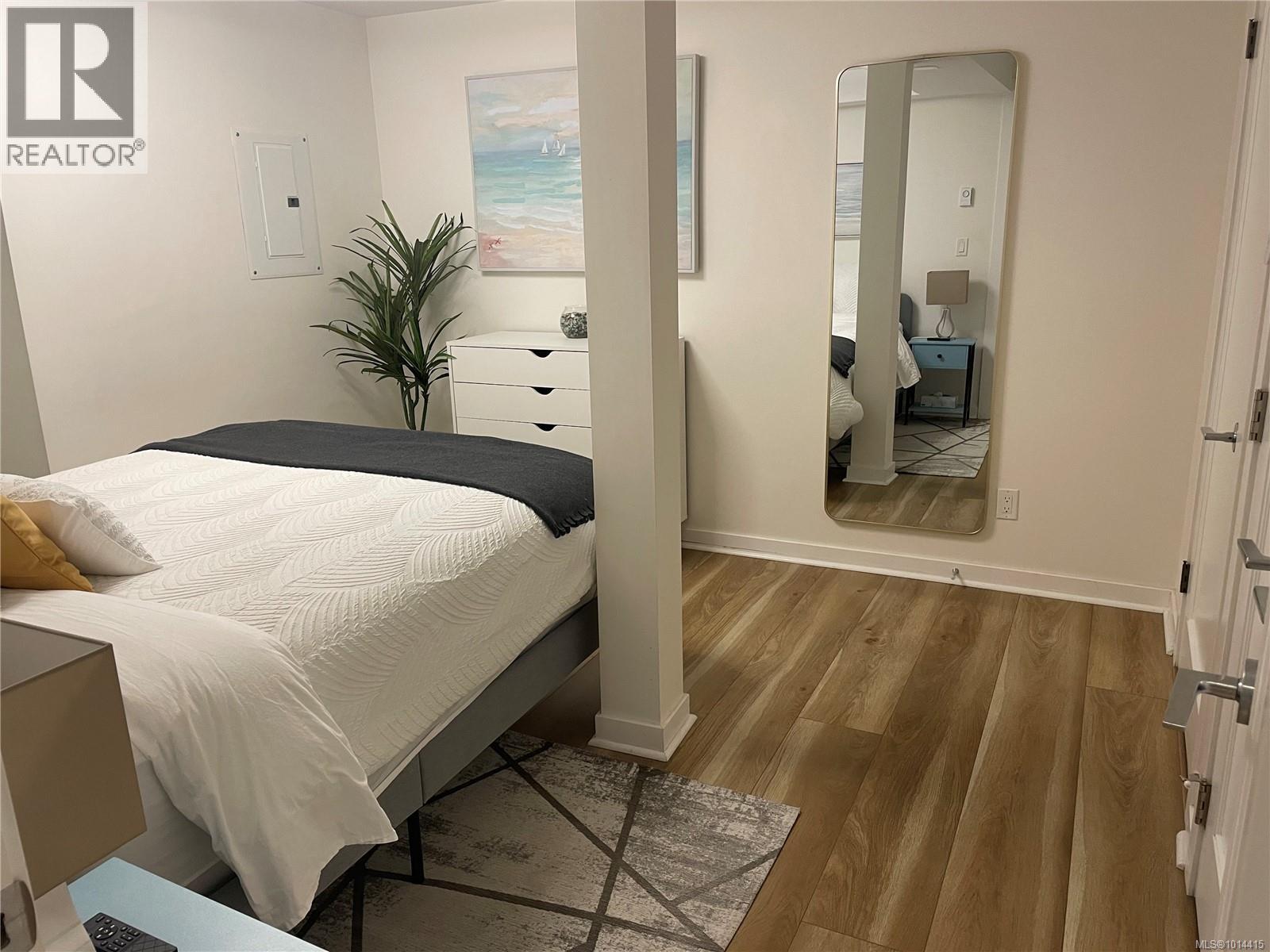  1250 Beach Drive, Oak Bay