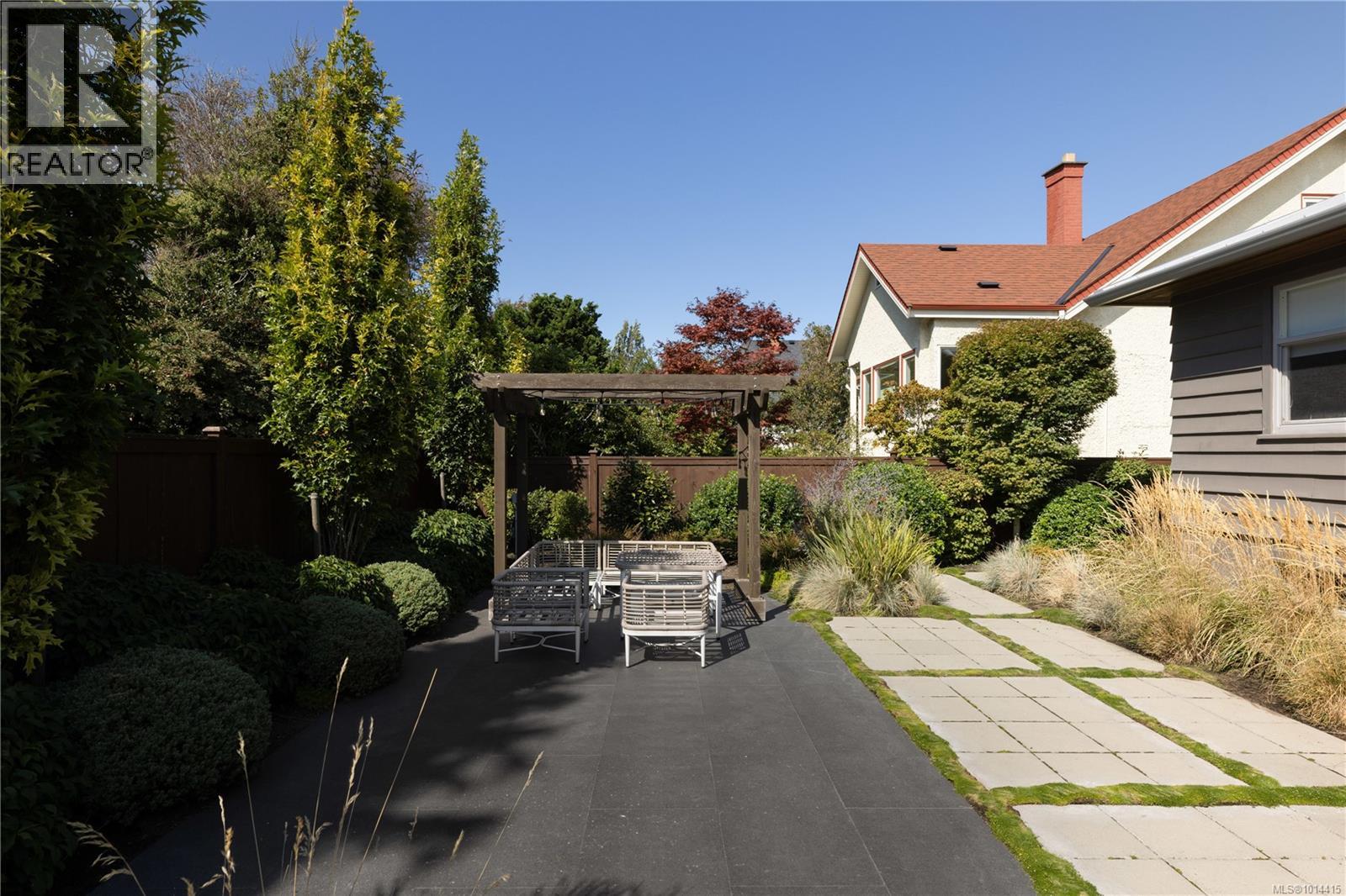  1250 Beach Drive, Oak Bay