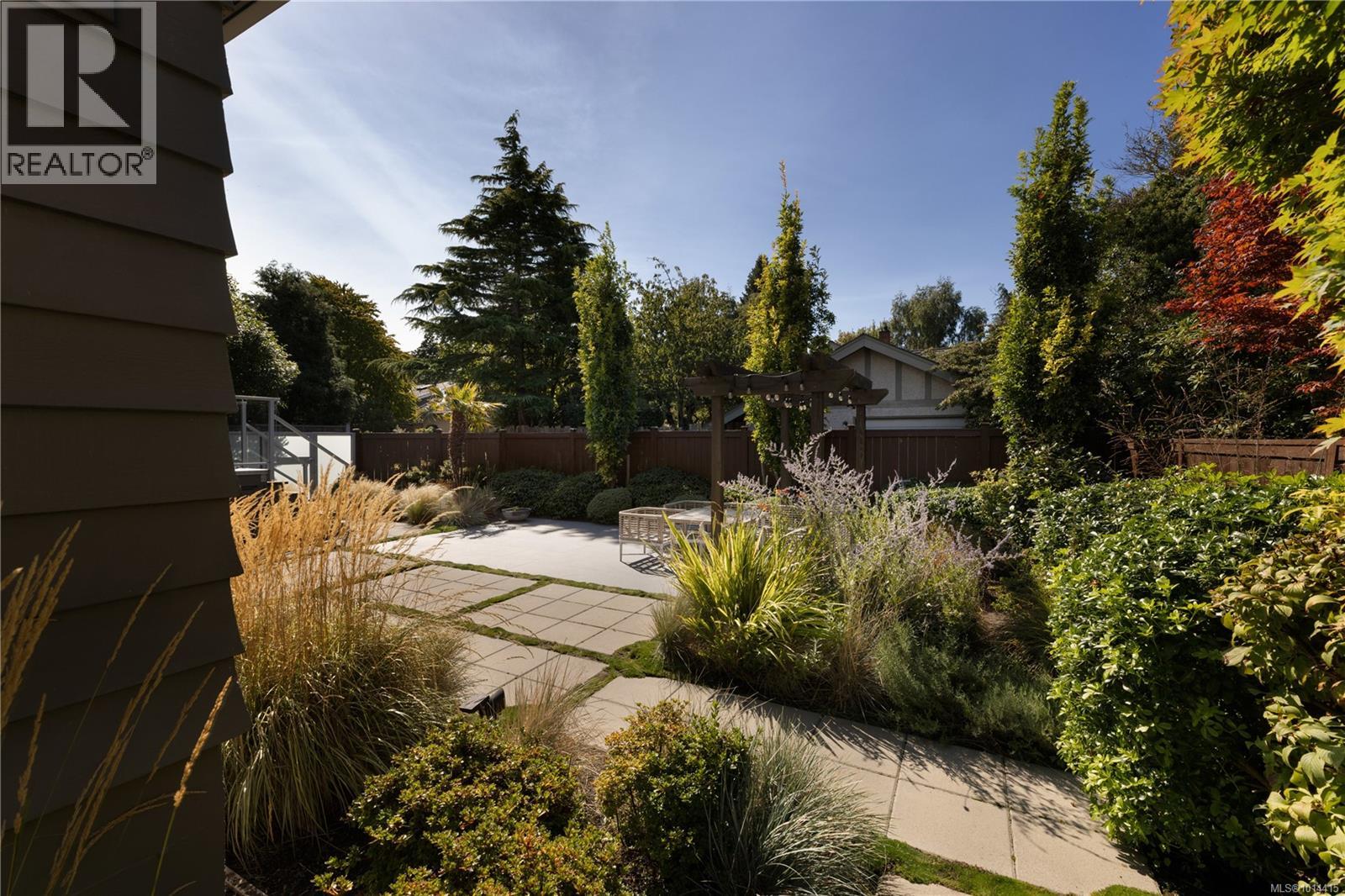  1250 Beach Drive, Oak Bay