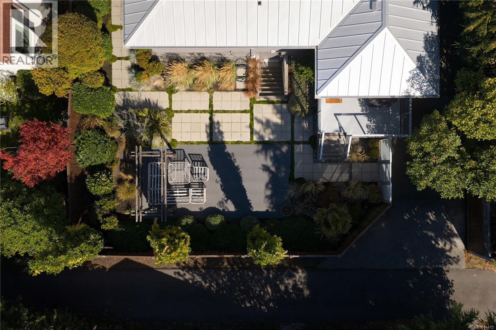  1250 Beach Drive, Oak Bay