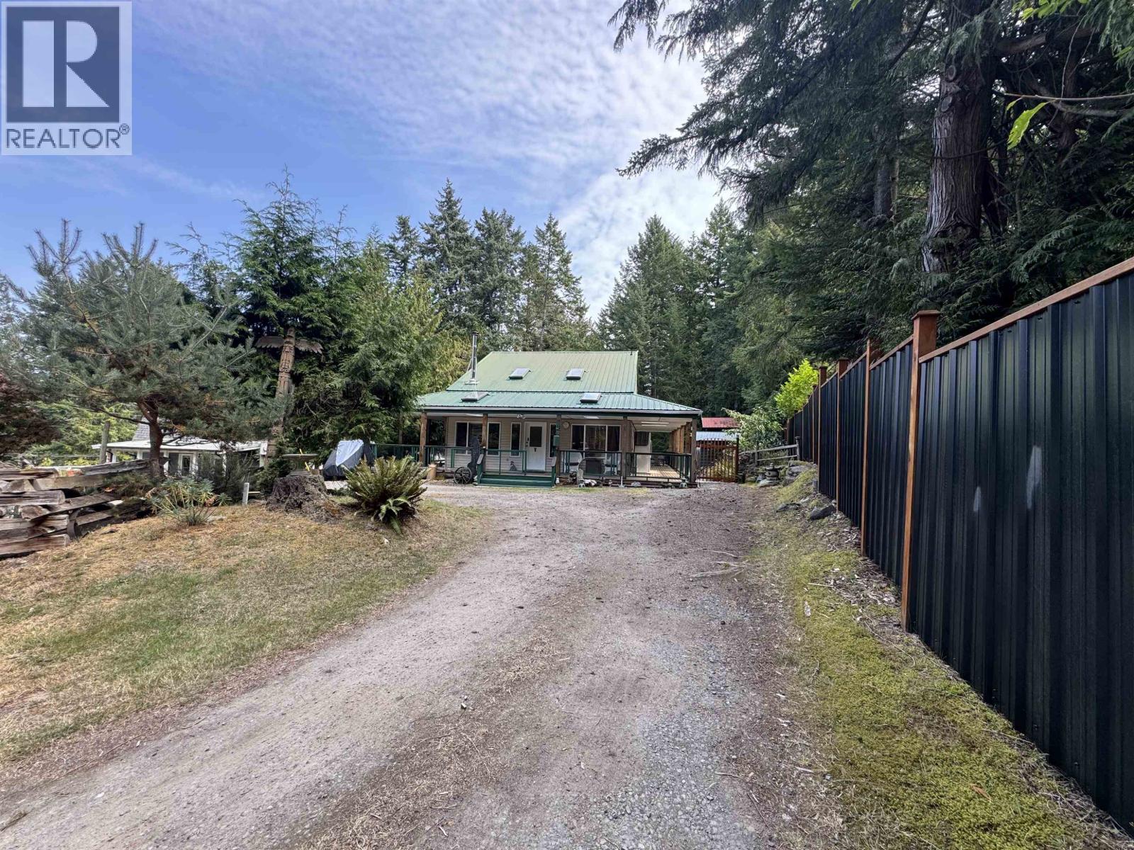 714 CHARTER ROAD, Mayne Island