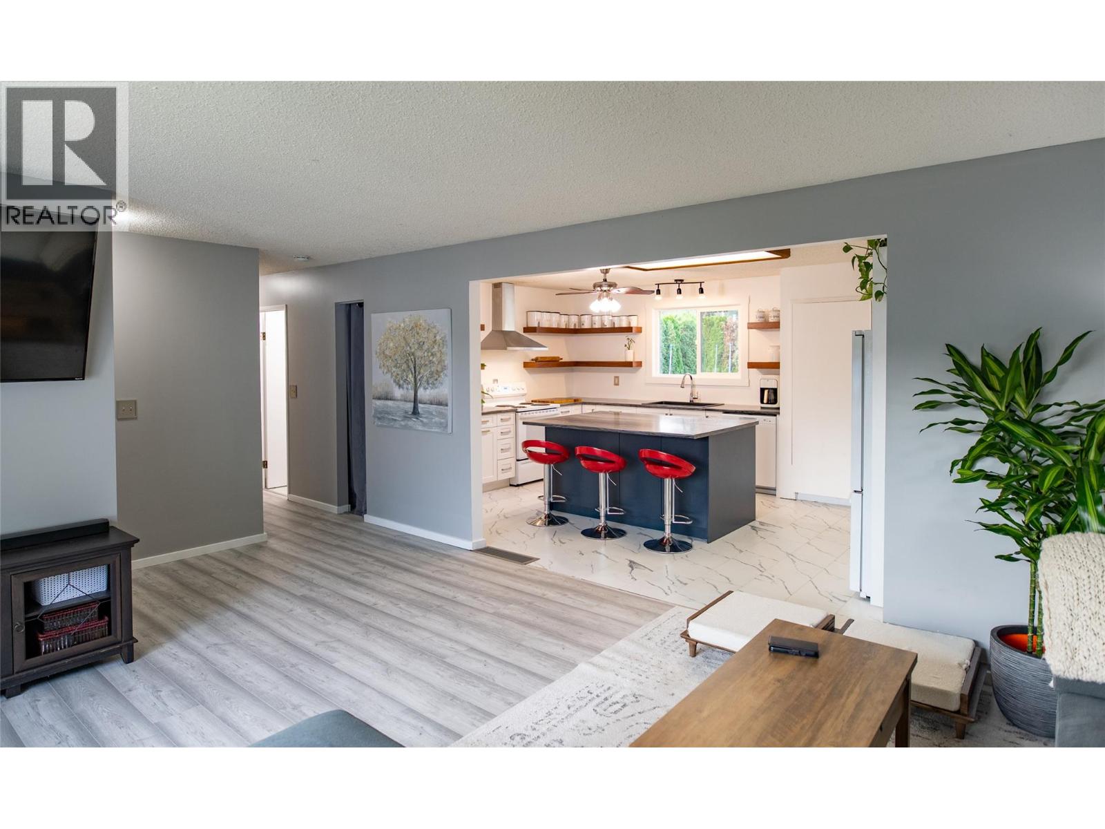  955 Hickory Road, Kelowna