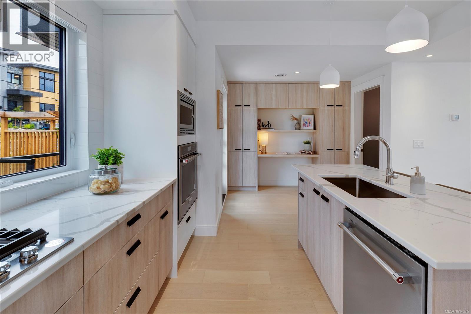 11 4253 Dieppe Rd, Saanich
