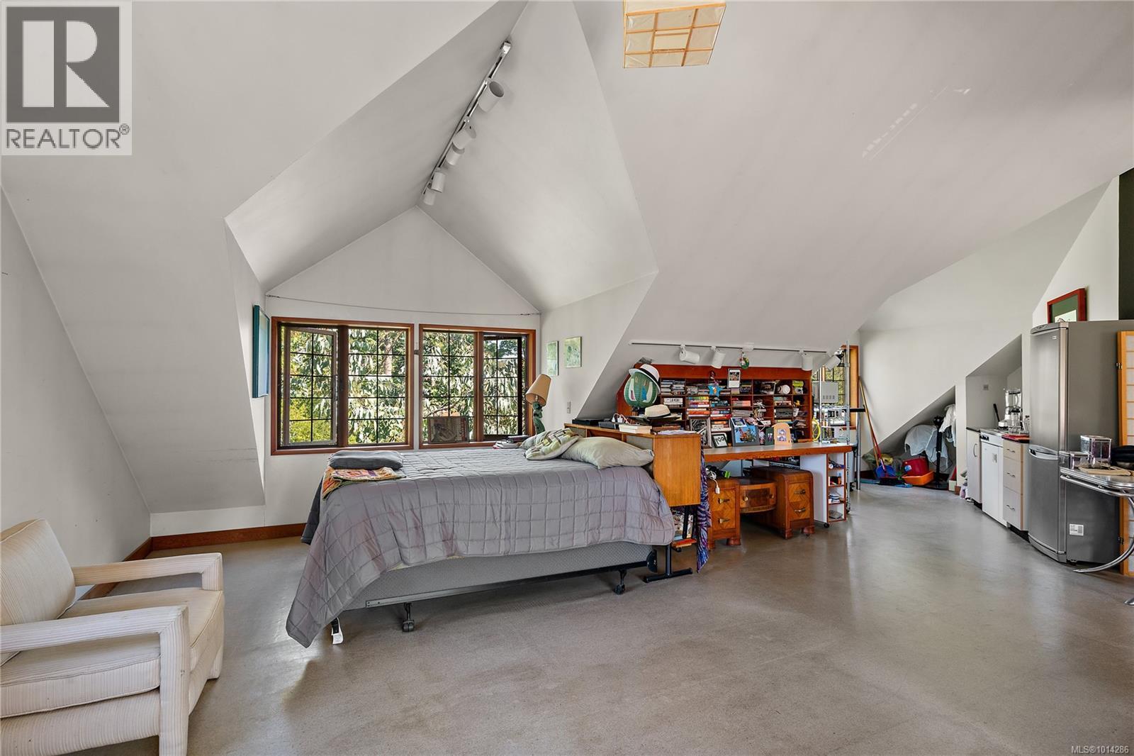 845 Downey Rd, North Saanich