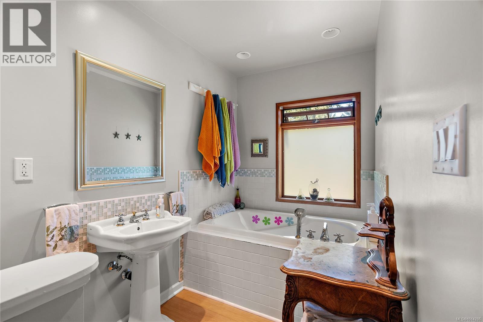 845 Downey Rd, North Saanich