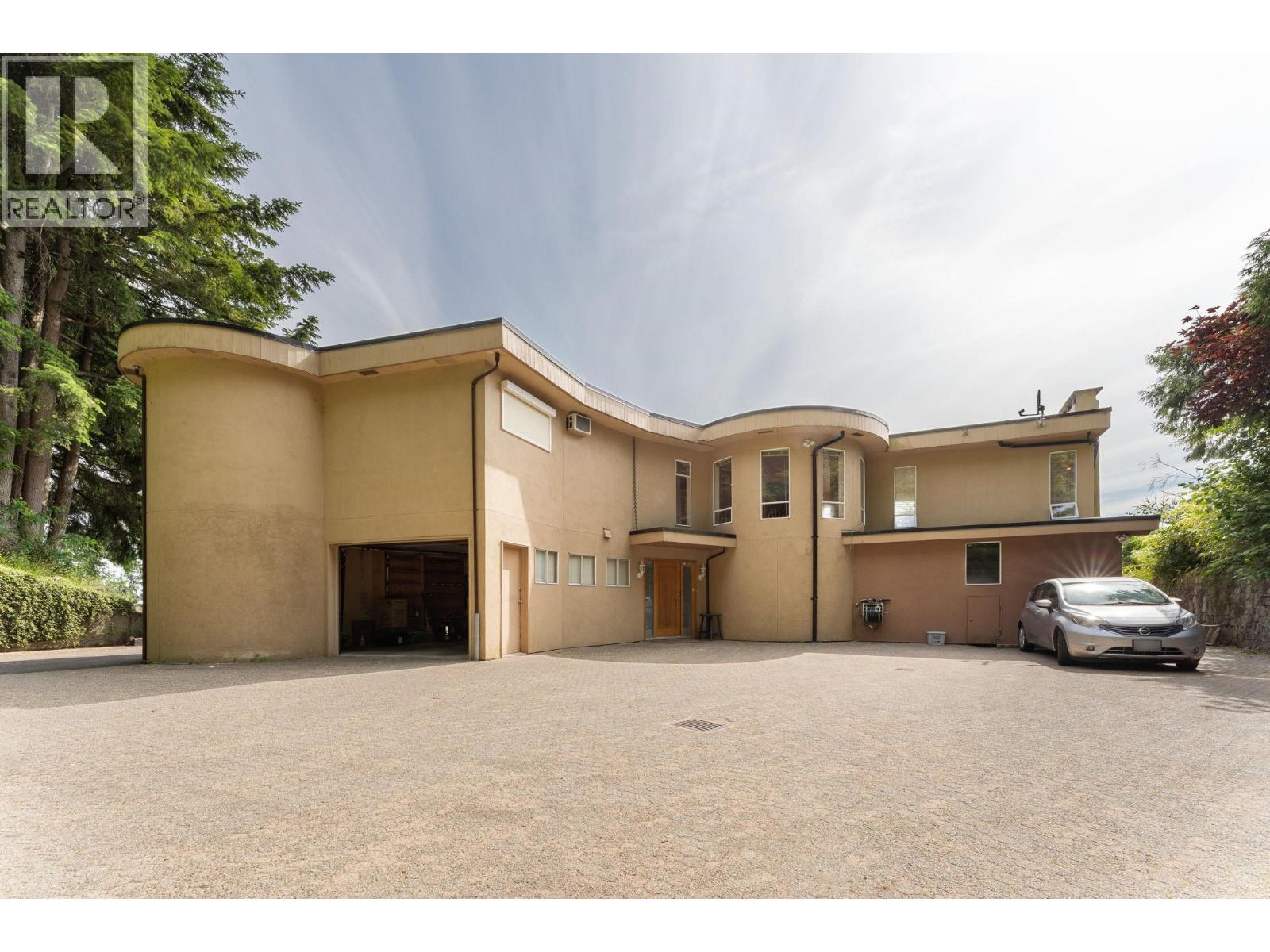 2735 SKILIFT PLACE, West Vancouver