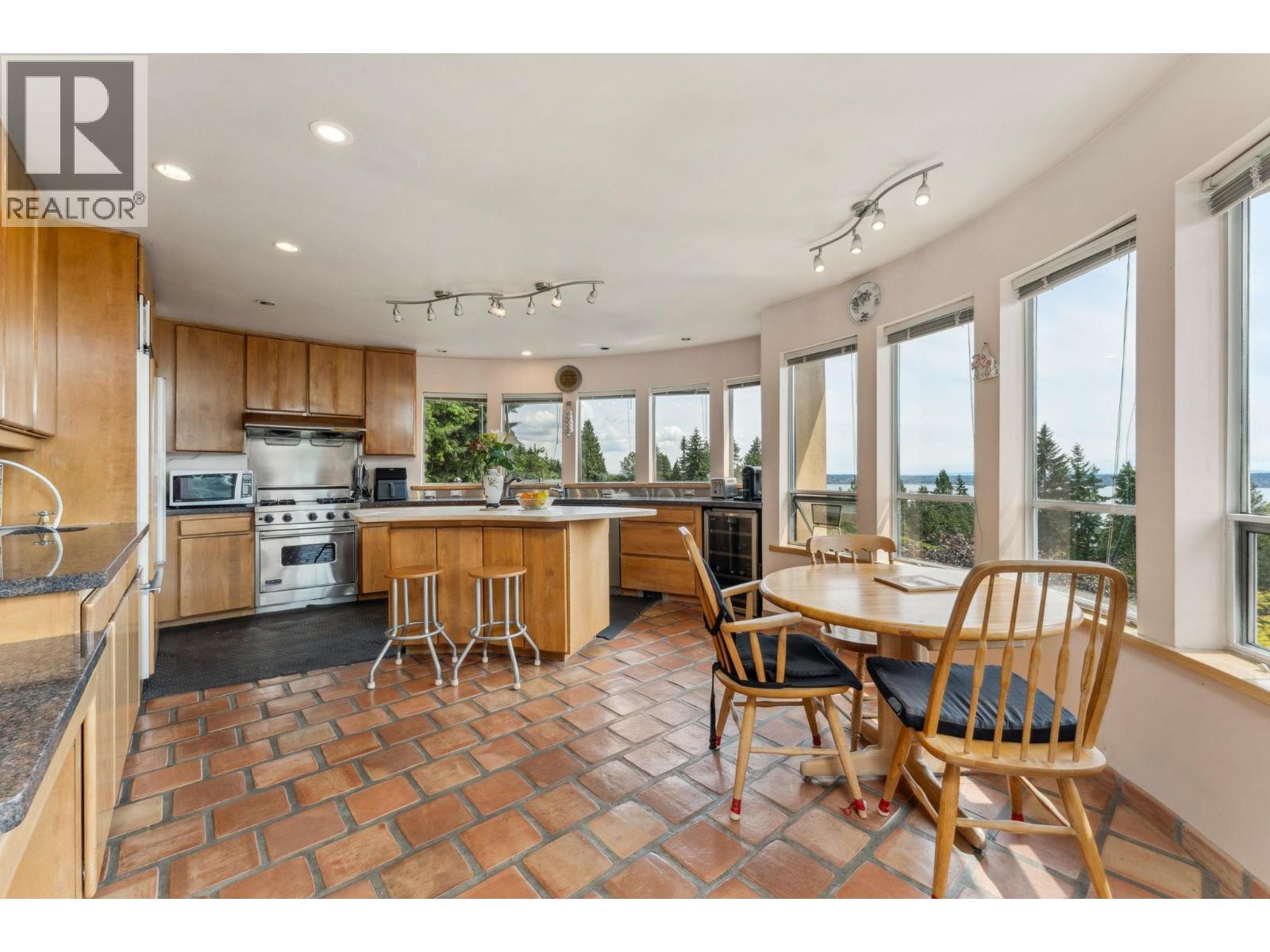 2735 SKILIFT PLACE, West Vancouver