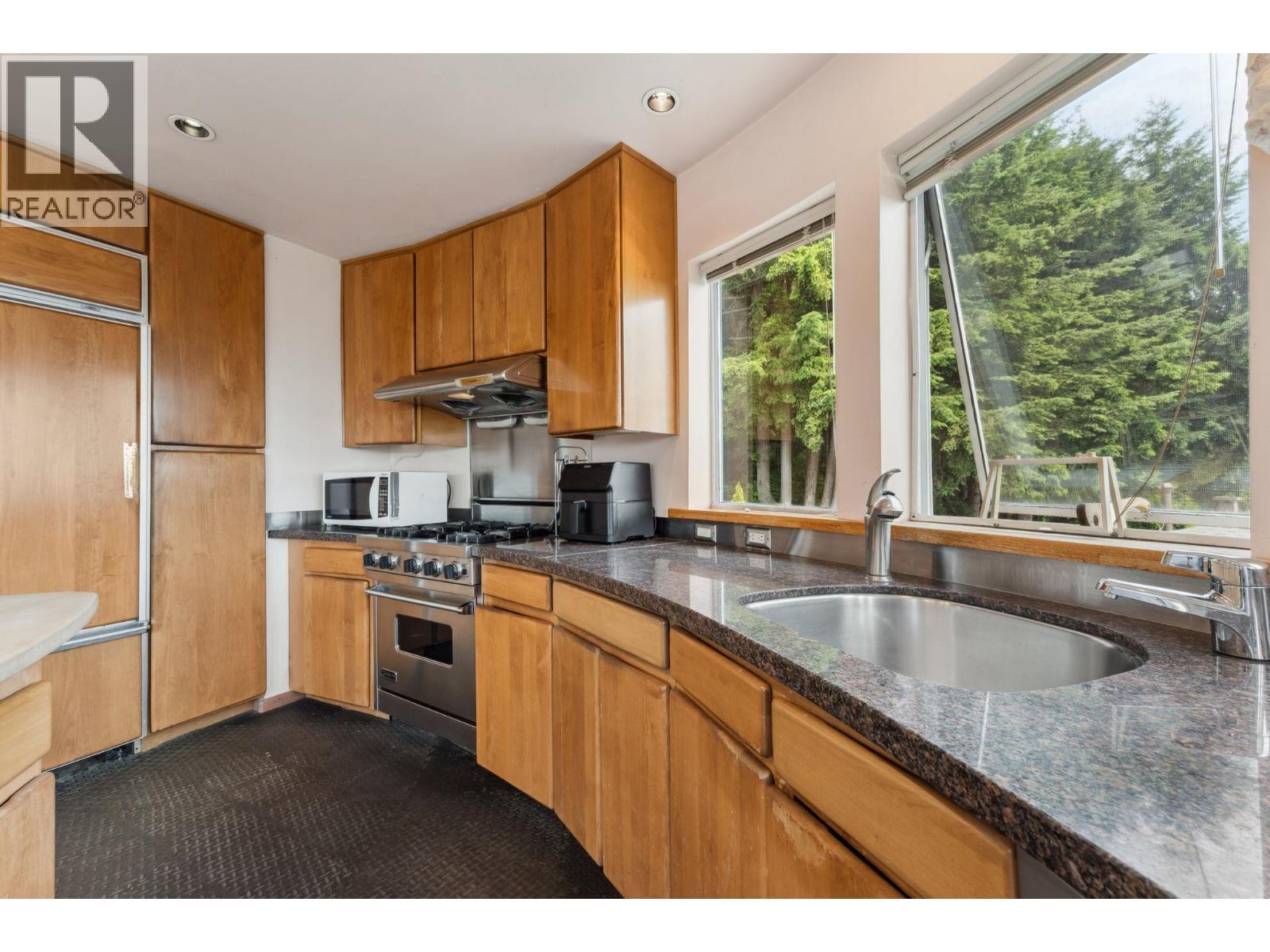 2735 SKILIFT PLACE, West Vancouver