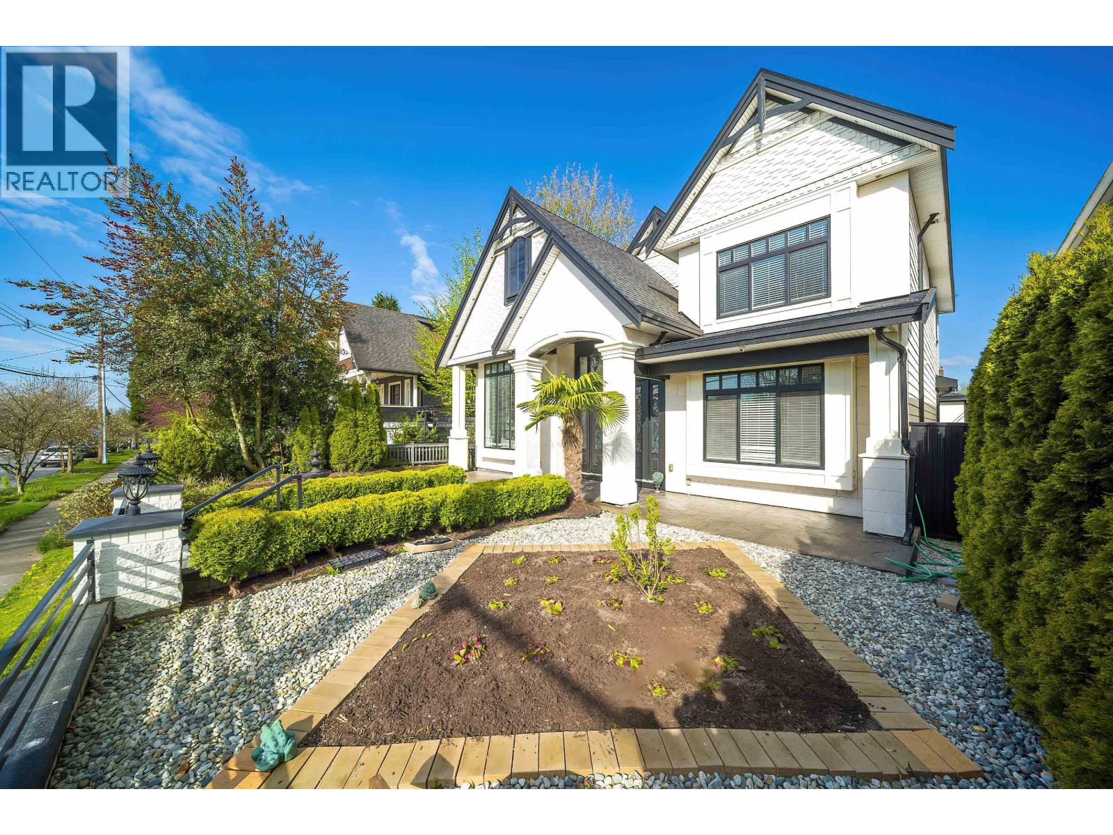 813 DUBLIN STREET - Photo 3 of 38, New Westminster, British Columbia