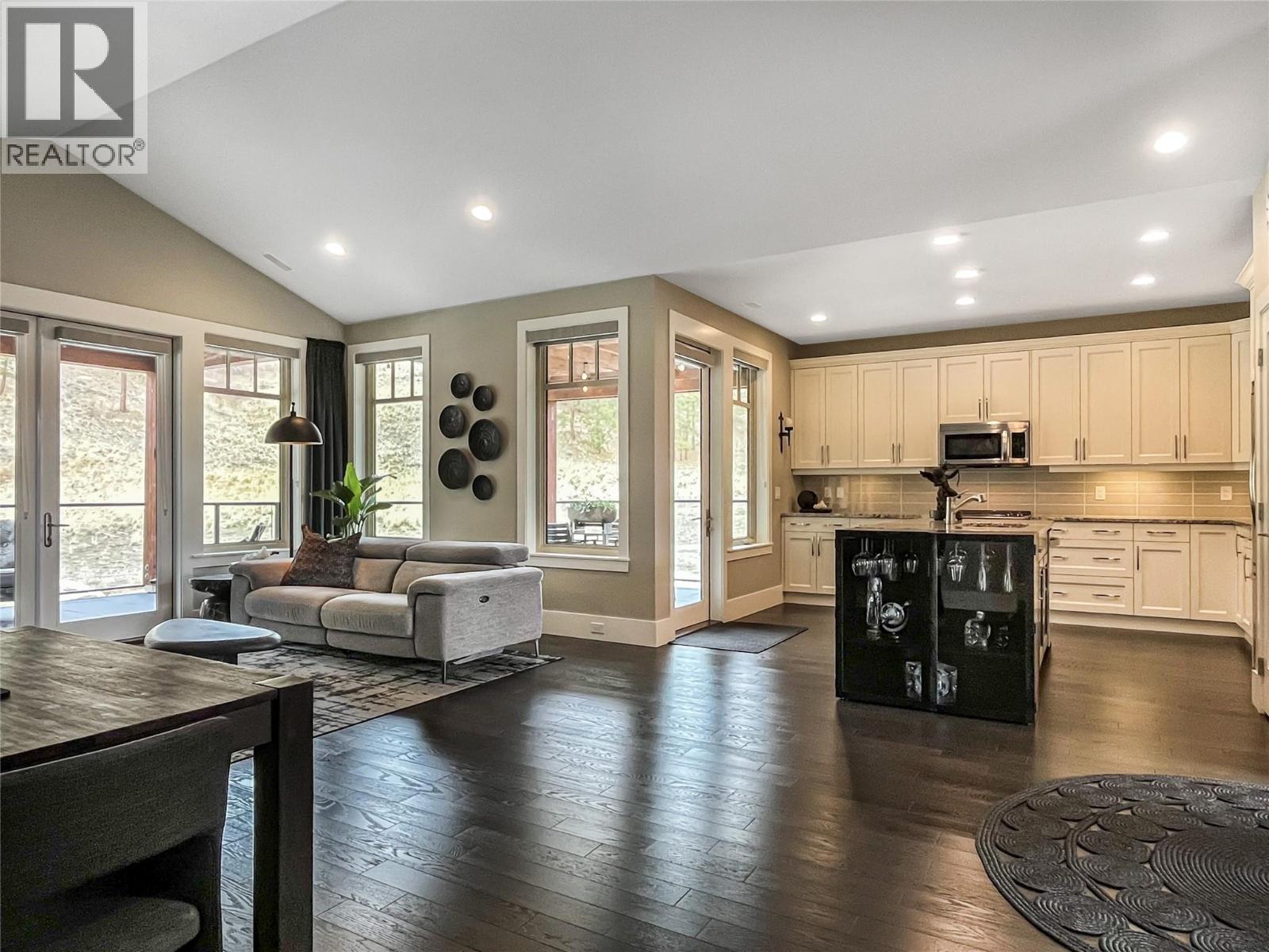 4000 Redstone Crescent NE Unit# 221 Lot# S Lot 32 P, Peachland