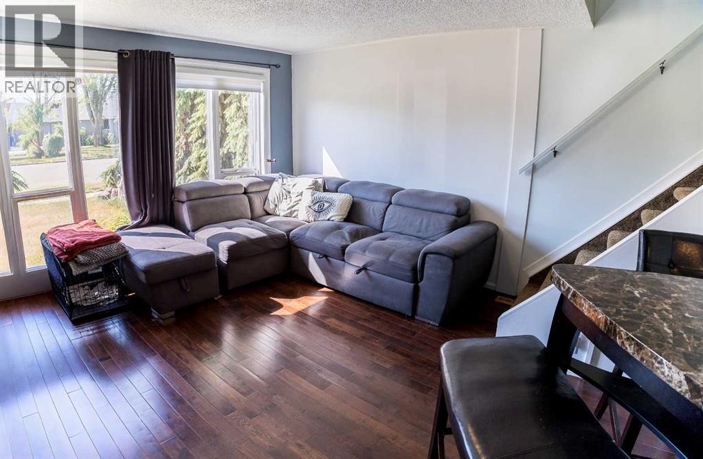 4742 48 Avenue, Lacombe