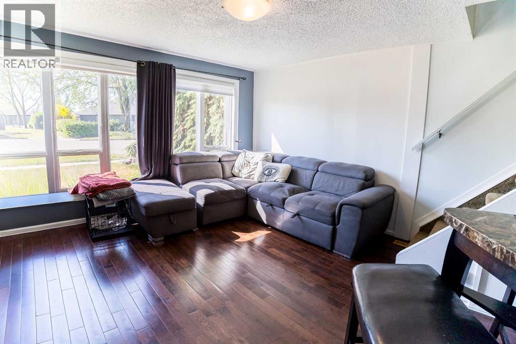 4742 48 Avenue, Lacombe